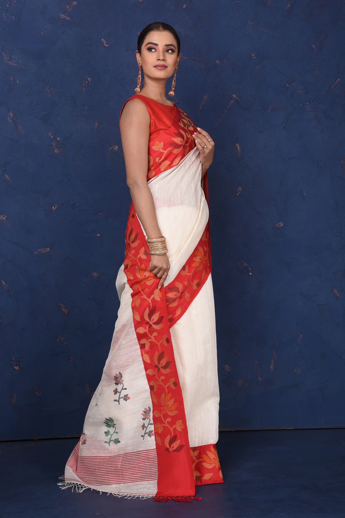 Shop gorgeous off-white matka silk sari online in USA with cut shuttle weave border. Look elegant on festive occasions in exclusive silk sarees, matka sarees, handwoven sarees, embroidered sarees, designer sarees from Pure Elegance Indian saree store in USA.-side