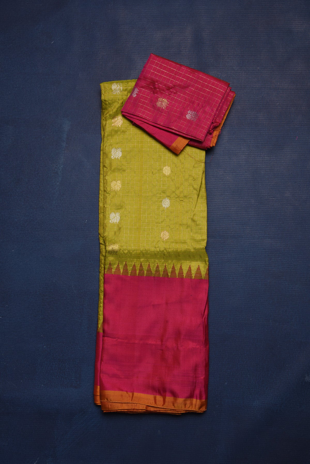 Buy gorgeous pista green Gadhwal silk saree online in USA with pink border and pallu. Set fashion goals on special occasions in exclusive silk sarees, Banarasi sarees, Kanjivaram sarees, handloom sarees, chiffon sarees, designer sarees from Pure Elegance Indian fashion store in USA.-blouse