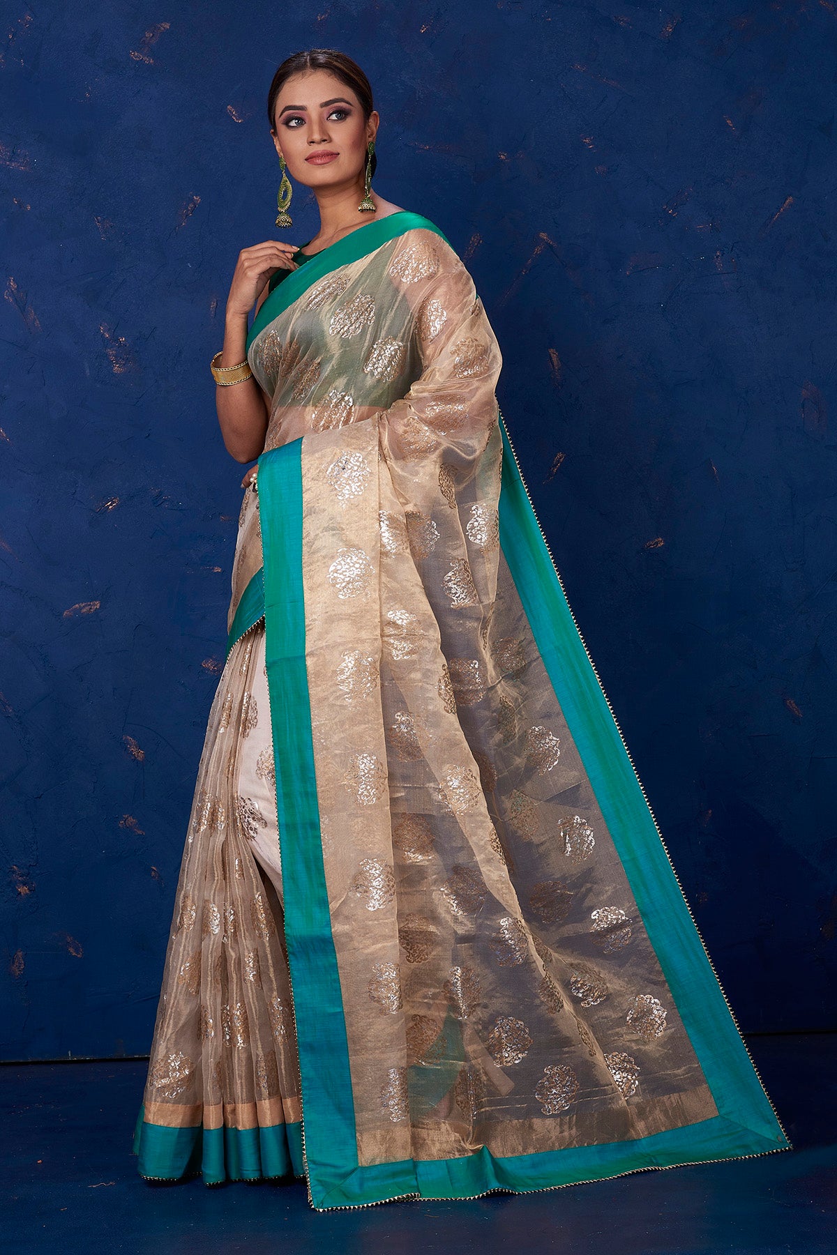 Shop stunning beige foil print organza saree online in USA with green border. Keep your ethnic wardrobe with exclusive designer sarees, handloom sarees, pure silk sarees, soft silk sarees, Banarasi silk sarees from Pure Elegance Indian fashion store in USA.-pallu