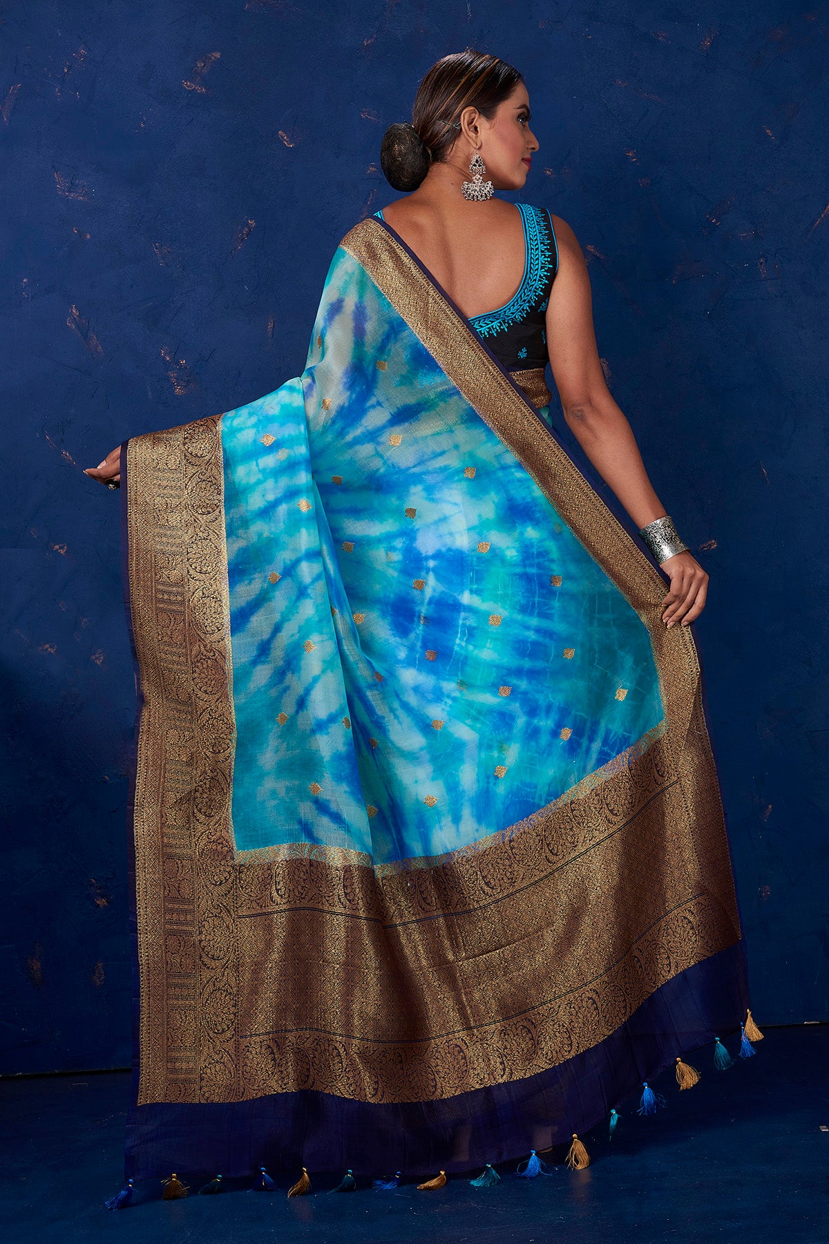 Buy beautiful blue Kora Banarasi saree online in USA with zari border. Keep your ethnic wardrobe up to date with latest designer sarees, pure silk sarees, handwoven sarees, tussar silk sarees, embroidered sarees from Pure Elegance Indian saree store in USA.-back