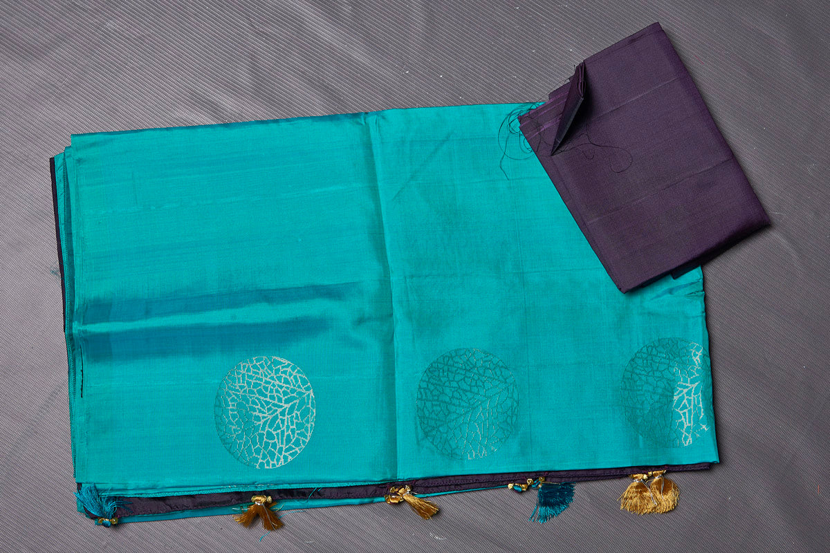 Shop beautiful turquoise blue Kanjivaram saree online in USA with purple zari pallu. Keep your ethnic wardrobe up to date with latest designer sarees, pure silk sarees, handwoven sarees, tussar silk sarees, embroidered sarees from Pure Elegance Indian saree store in USA.-blouse
