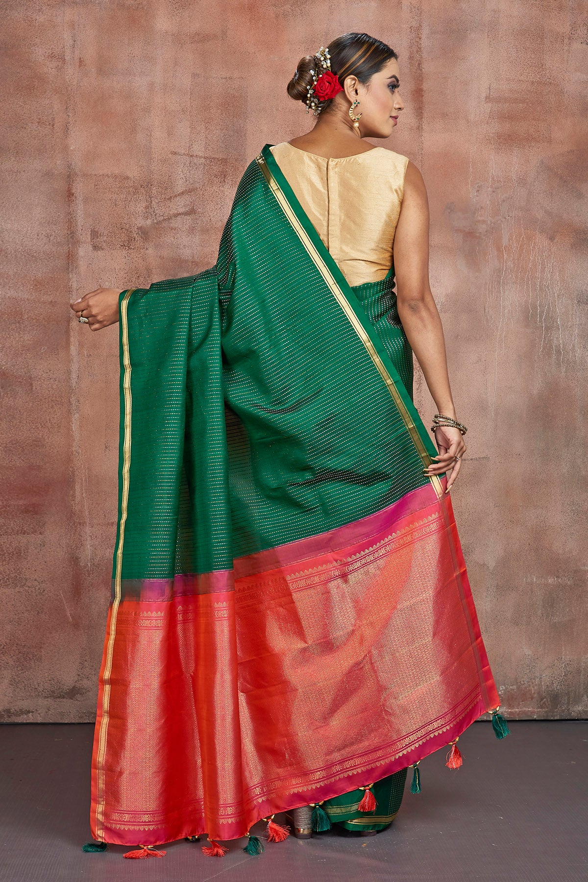 Shop stunning dark green Kanjivaram silk saree online in USA with pink zari pallu. Keep your ethnic wardrobe up to date with latest designer sarees, pure silk sarees, handwoven sarees, tussar silk sarees, embroidered sarees from Pure Elegance Indian saree store in USA.-back