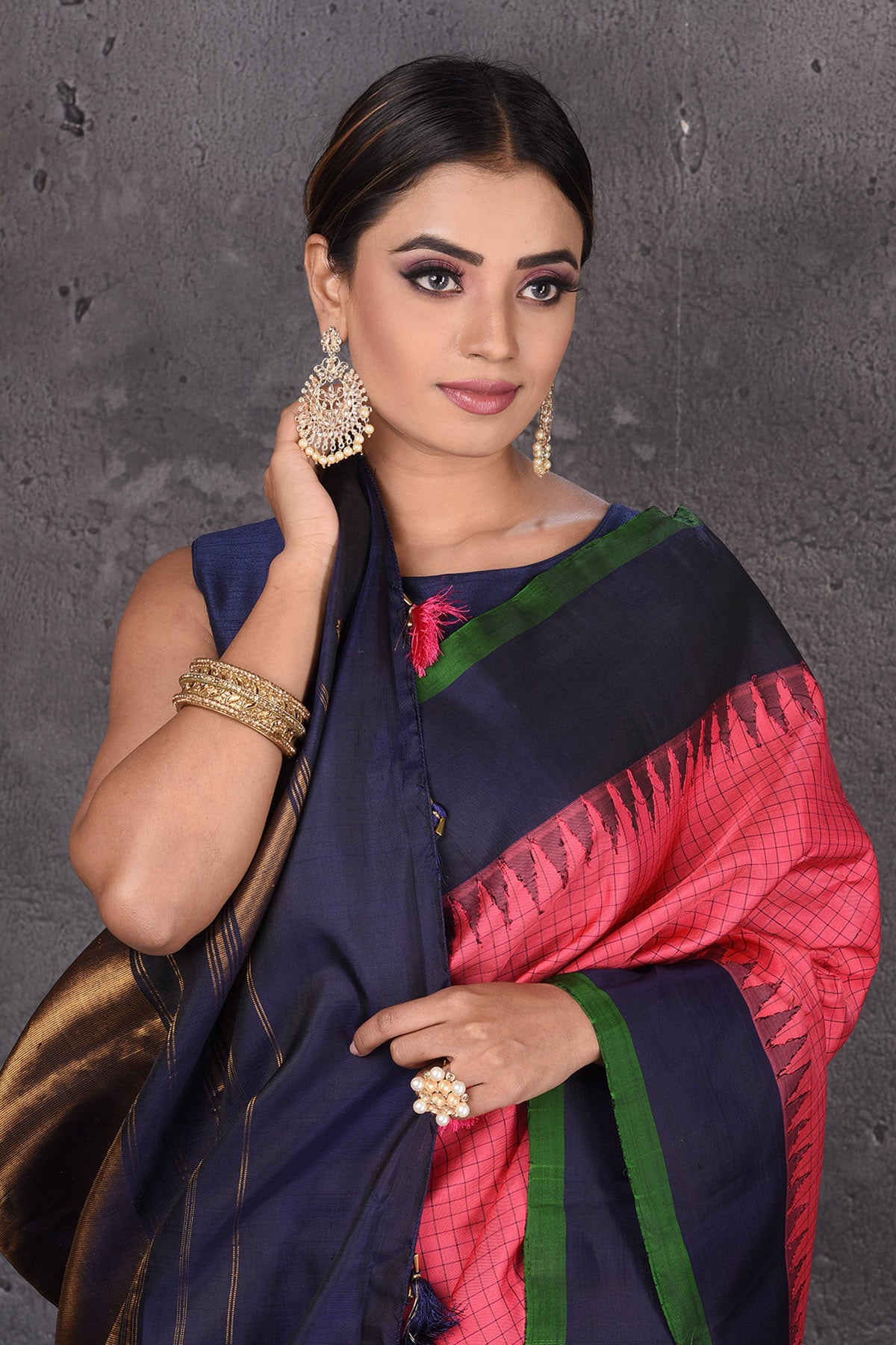 Buy beautiful pink Gadhwal handloom silk saree online in USA with blue zari pallu. Keep your ethnic wardrobe up to date with latest designer sarees, pure silk sarees, handwoven sarees, Kanchipuram silk sarees, embroidered sarees, georgette sarees from Pure Elegance Indian saree store in USA.-closeup