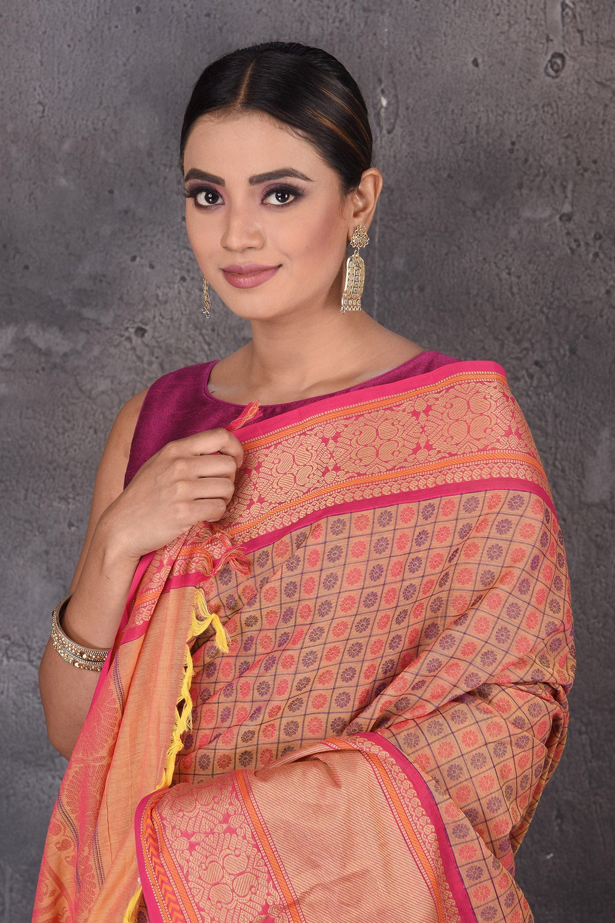 Buy beautiful brown and pink Kanchipuram cotton sari online in USA with pink zari border. Flaunt your ethnic style on special occasions with latest designer sarees, pure silk sarees, handwoven sarees, Kanchipuram silk sarees, embroidered sarees, georgette sarees from Pure Elegance Indian saree store in USA.-closeup