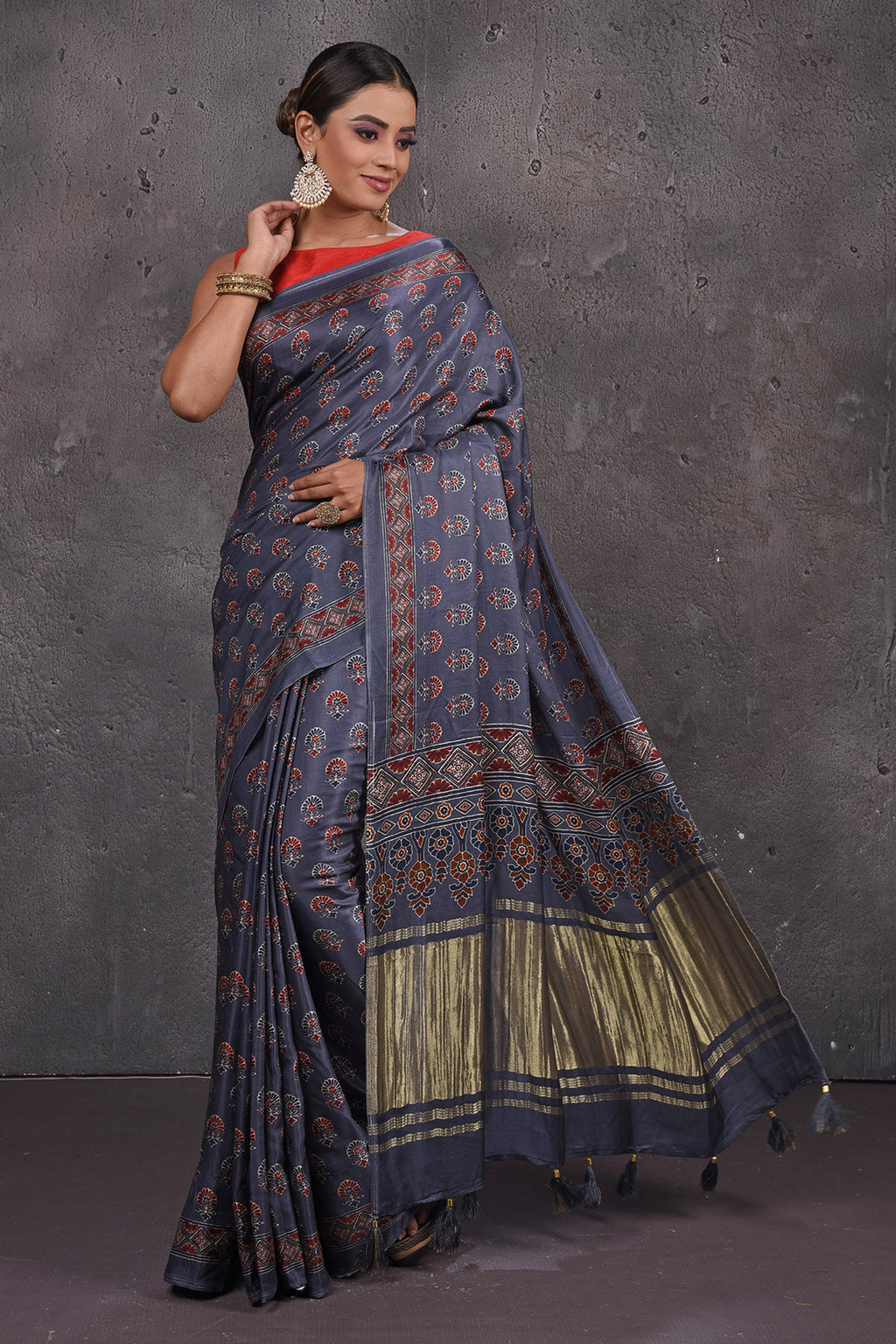 Buy beautiful dark grey printed crepe silk saree online in USA with zari pallu. Flaunt your ethnic style on special occasions with latest designer sarees, pure silk sarees, handwoven sarees, Kanchipuram silk sarees, embroidered sarees, georgette sarees, party sarees from Pure Elegance Indian saree store in USA.-full view
