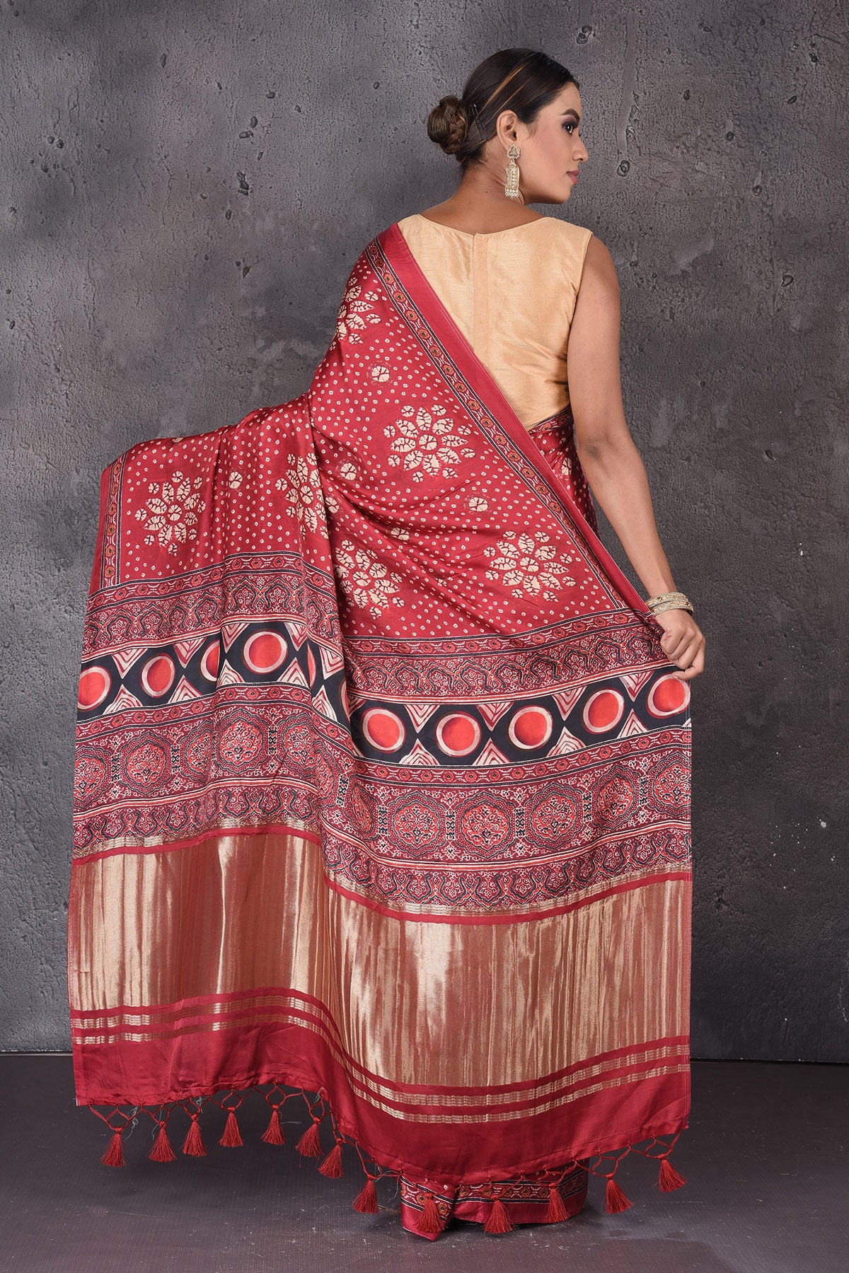 Shop beautiful red printed crepe silk saree online in USA with zari pallu. Flaunt your ethnic style on special occasions with latest designer sarees, pure silk sarees, handwoven sarees, Kanchipuram silk sarees, embroidered sarees, georgette sarees, party sarees from Pure Elegance Indian saree store in USA.-back