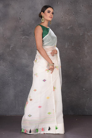Buy elegant off-white resham Jamdani saree online in USA. Flaunt your ethnic style on special occasions with latest designer sarees, pure silk sarees, handwoven sarees, Kanchipuram silk sarees, embroidered sarees, georgette sarees, party sarees from Pure Elegance Indian saree store in USA.-side
