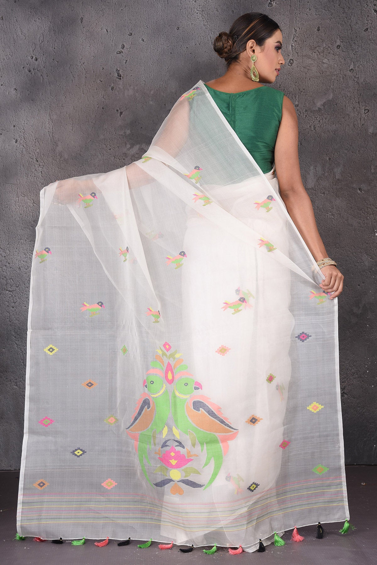 Buy elegant off-white resham Jamdani saree online in USA. Flaunt your ethnic style on special occasions with latest designer sarees, pure silk sarees, handwoven sarees, Kanchipuram silk sarees, embroidered sarees, georgette sarees, party sarees from Pure Elegance Indian saree store in USA.-back