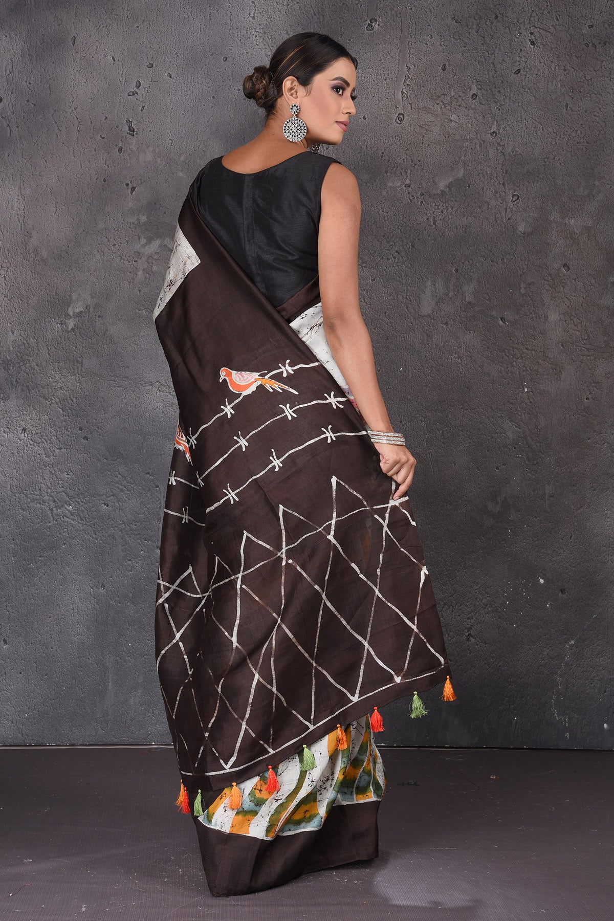 Buy beautiful light grey Batik print silk sari online in USA with brown border and pallu. Flaunt your ethnic style on special occasions with latest designer sarees, pure silk sarees, handwoven sarees, Kanchipuram silk sarees, embroidered sarees, georgette sarees, party sarees from Pure Elegance Indian saree store in USA.-back