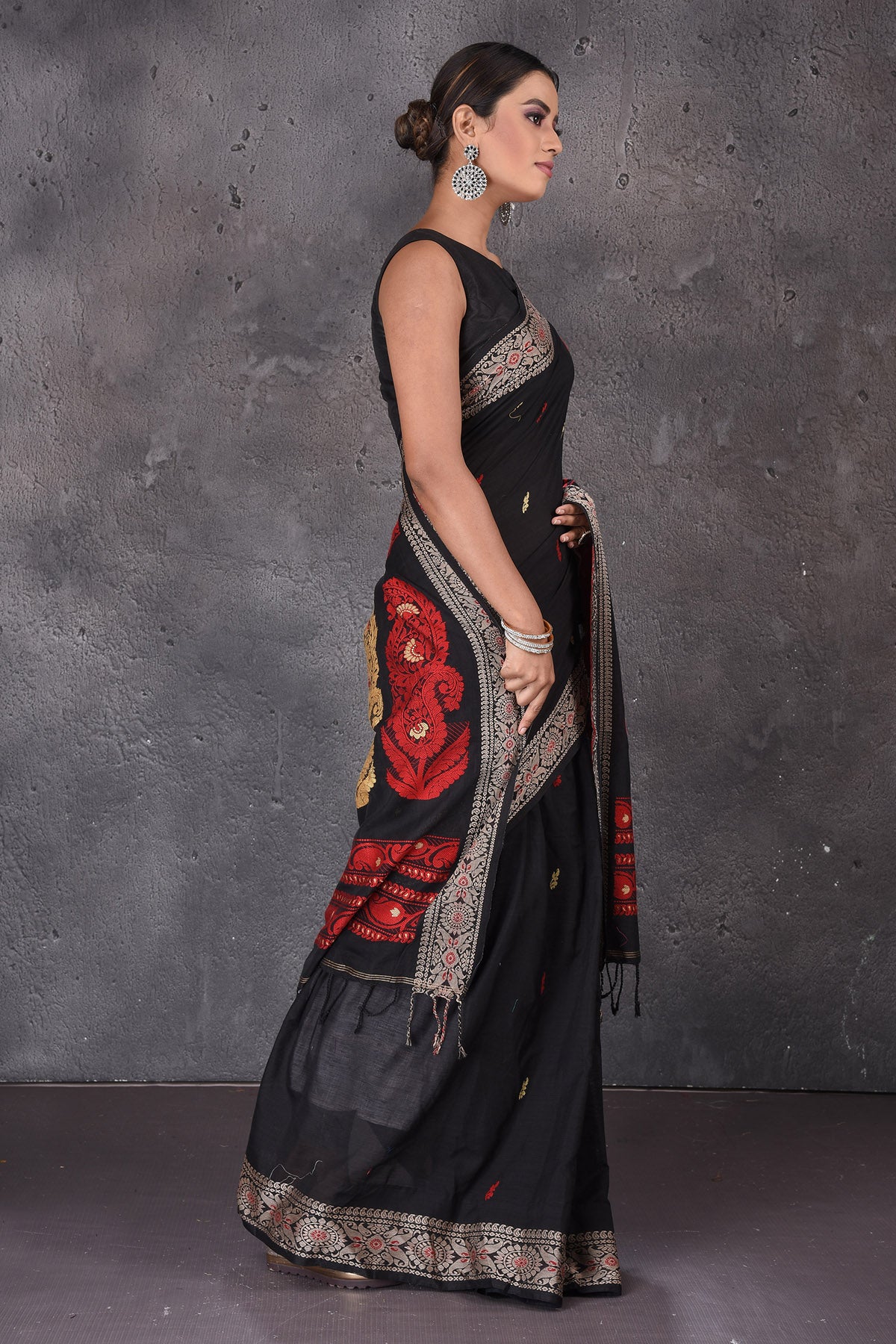 Shop beautiful black mercerised cotton sari online in USA with weave pallu. Flaunt your ethnic style on special occasions with latest designer sarees, pure silk sarees, handwoven sarees, Kanchipuram silk sarees, embroidered sarees, georgette sarees, party sarees from Pure Elegance Indian saree store in USA.-side