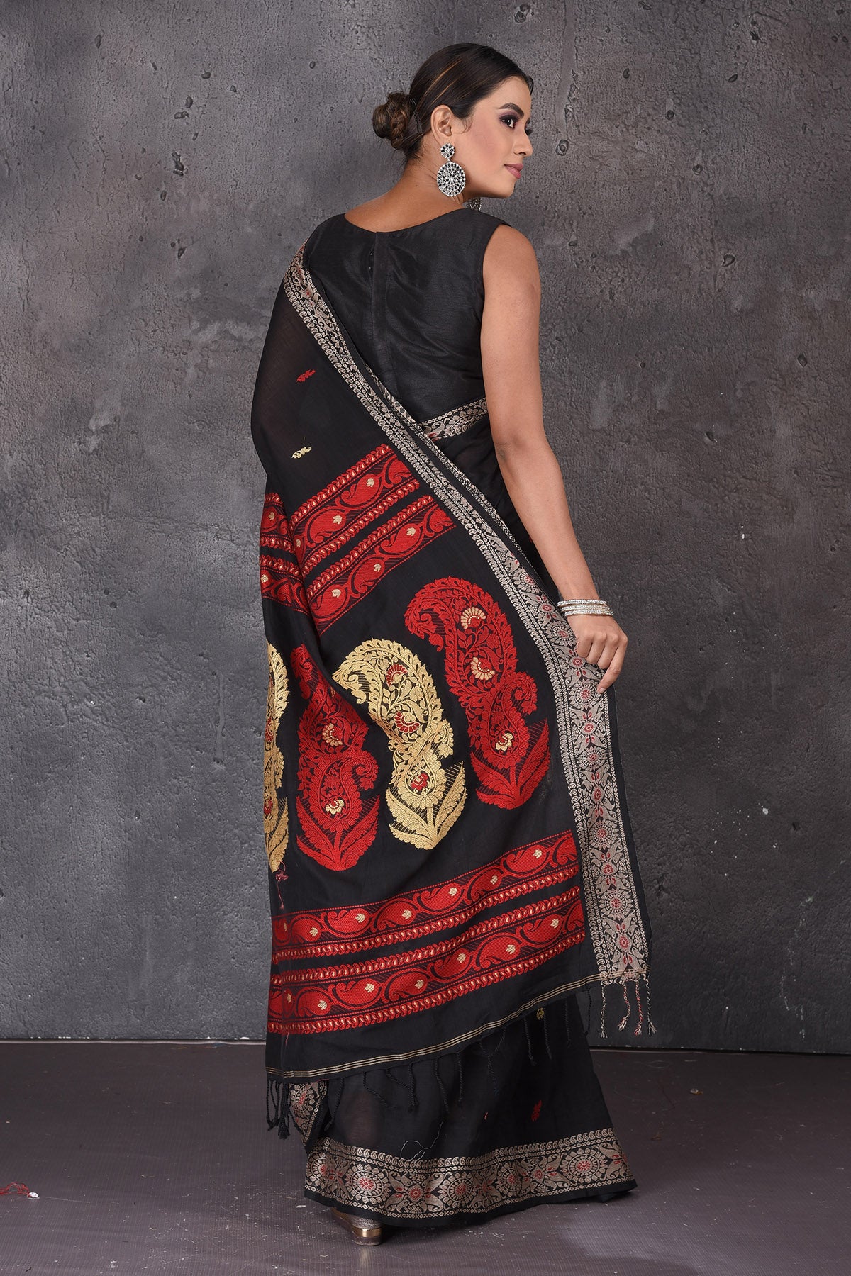 Shop beautiful black mercerised cotton sari online in USA with weave pallu. Flaunt your ethnic style on special occasions with latest designer sarees, pure silk sarees, handwoven sarees, Kanchipuram silk sarees, embroidered sarees, georgette sarees, party sarees from Pure Elegance Indian saree store in USA.-back
