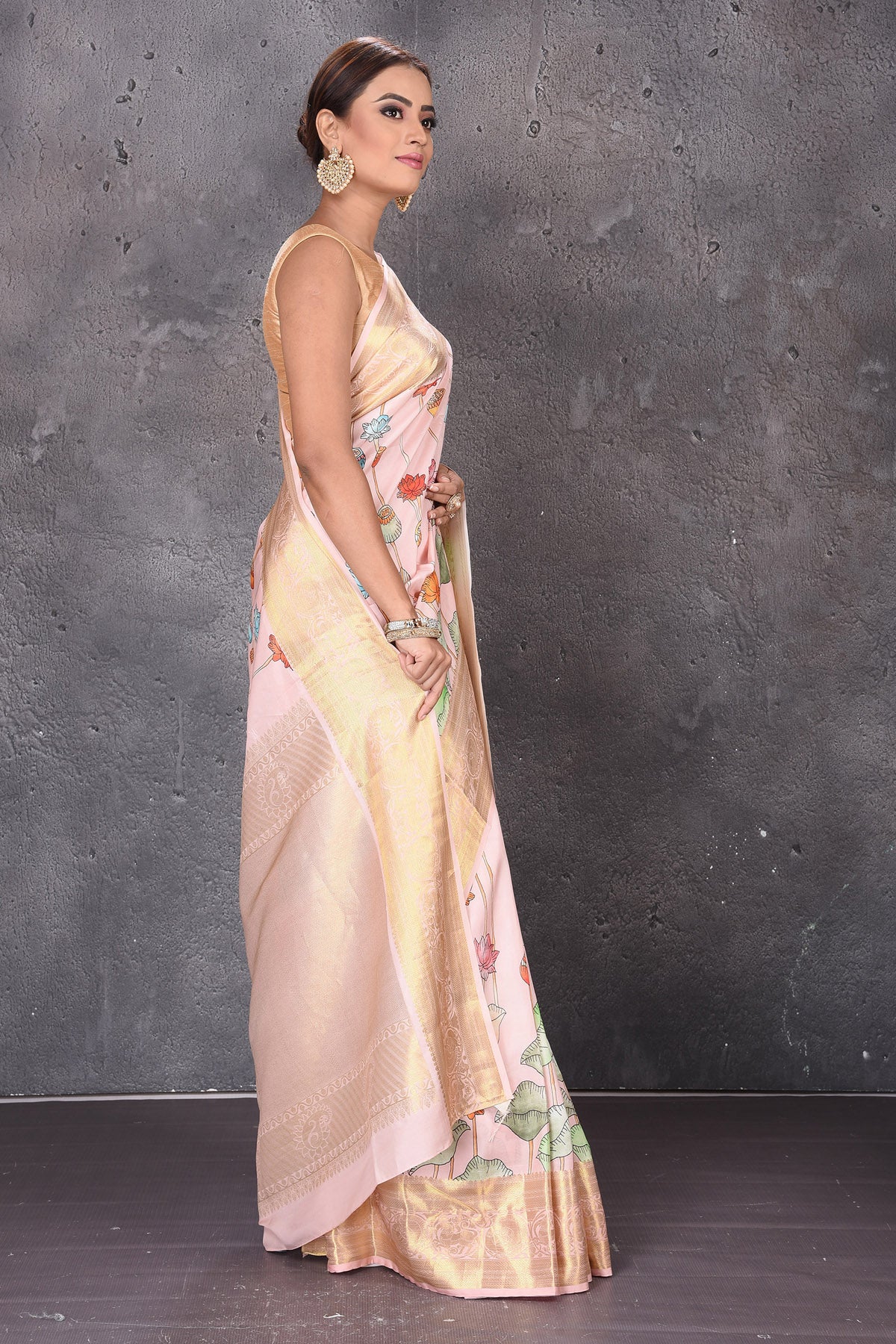 Buy powder pink printed Kanjeevaram silk saree online in USA with zari border. Keep your ethnic wardrobe up to date with latest designer sarees, pure silk sarees, handwoven sarees, tussar silk sarees, embroidered sarees from Pure Elegance Indian saree store in USA.-side