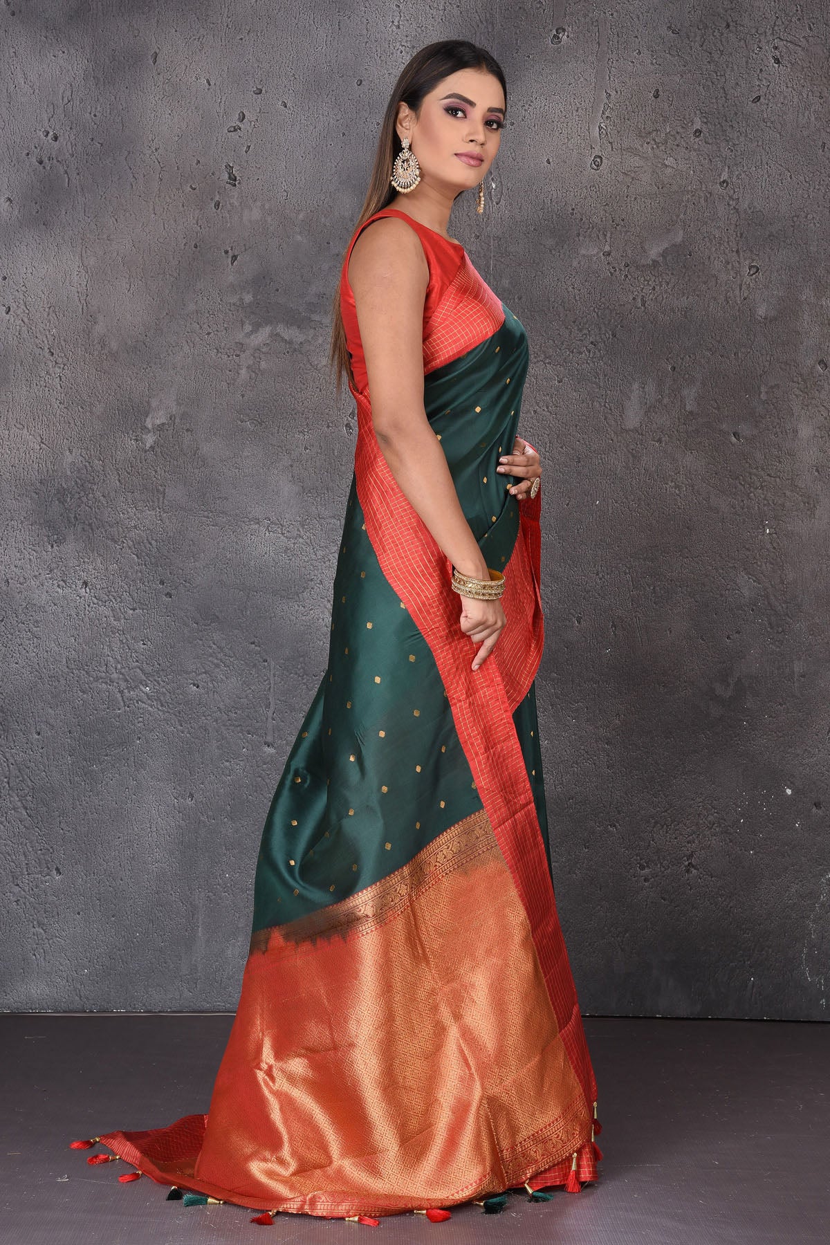 Buy beautiful dark green Gadhwal silk saree online in USA with red border and buta. Enrich your ethnic wardrobe with traditional Indian sarees, designer sarees. embroidered sarees, pure silk sarees, handwoven sarees, Kanchipuram sarees, Banarasi saris from Pure Elegance Indian saree store in USA.-side