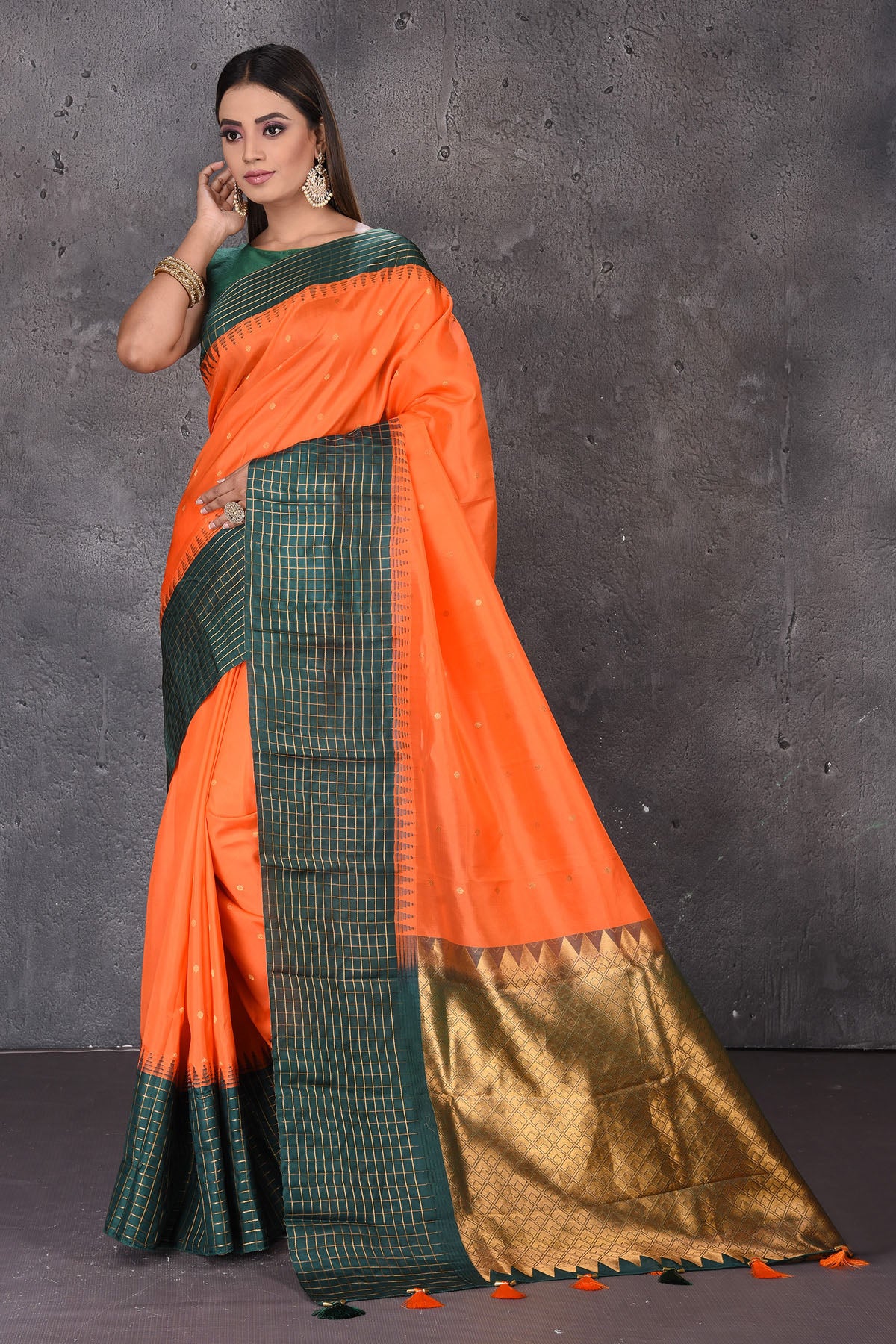 Buy gorgeous orange Gadhwal silk saree online in USA with green border and zari pallu. Enrich your ethnic wardrobe with traditional Indian sarees, designer sarees. embroidered sarees, pure silk sarees, handwoven sarees, Kanchipuram sarees, Banarasi saris from Pure Elegance Indian saree store in USA.-full view