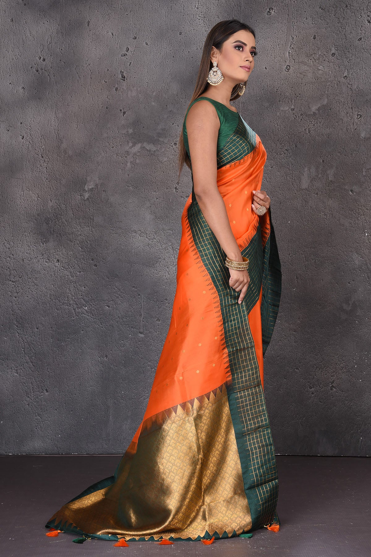 Buy gorgeous orange Gadhwal silk saree online in USA with green border and zari pallu. Enrich your ethnic wardrobe with traditional Indian sarees, designer sarees. embroidered sarees, pure silk sarees, handwoven sarees, Kanchipuram sarees, Banarasi saris from Pure Elegance Indian saree store in USA.-side