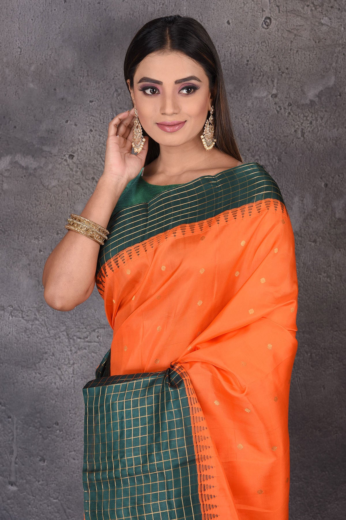 Buy gorgeous orange Gadhwal silk saree online in USA with green border and zari pallu. Enrich your ethnic wardrobe with traditional Indian sarees, designer sarees. embroidered sarees, pure silk sarees, handwoven sarees, Kanchipuram sarees, Banarasi saris from Pure Elegance Indian saree store in USA.-closeup