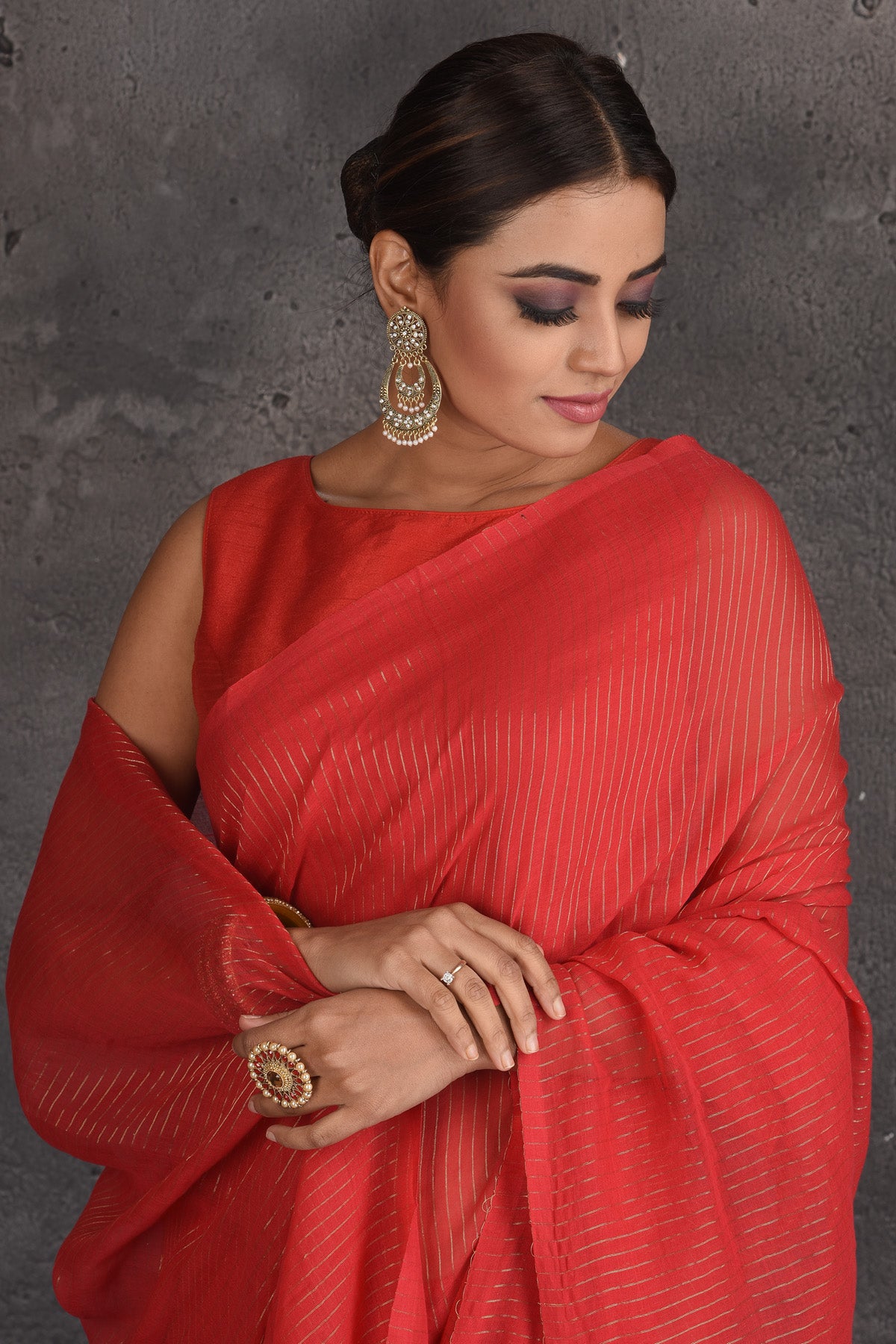 Shop beautiful maroon zari stripes handloom cotton saree online in USA. Keep your ethnic wardrobe up to date with latest designer sarees, pure silk sarees, handwoven sarees, tussar silk sarees, embroidered sarees, organza saris from Pure Elegance Indian fashion store in USA.-closeup