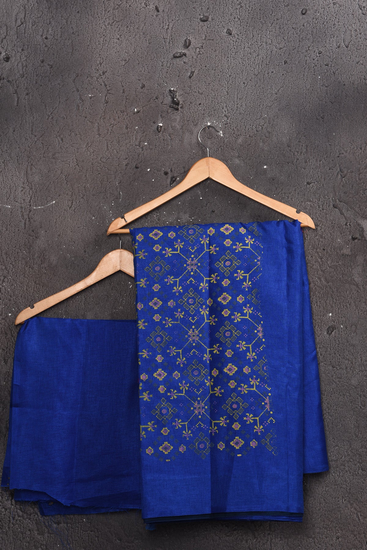 Shop stunning royal blue printed Patola saree online in USA. Keep your ethnic wardrobe up to date with latest designer sarees, pure silk sarees, handwoven sarees, tussar silk sarees, embroidered sarees, chiffon saris from Pure Elegance Indian saree store in USA.-blouse