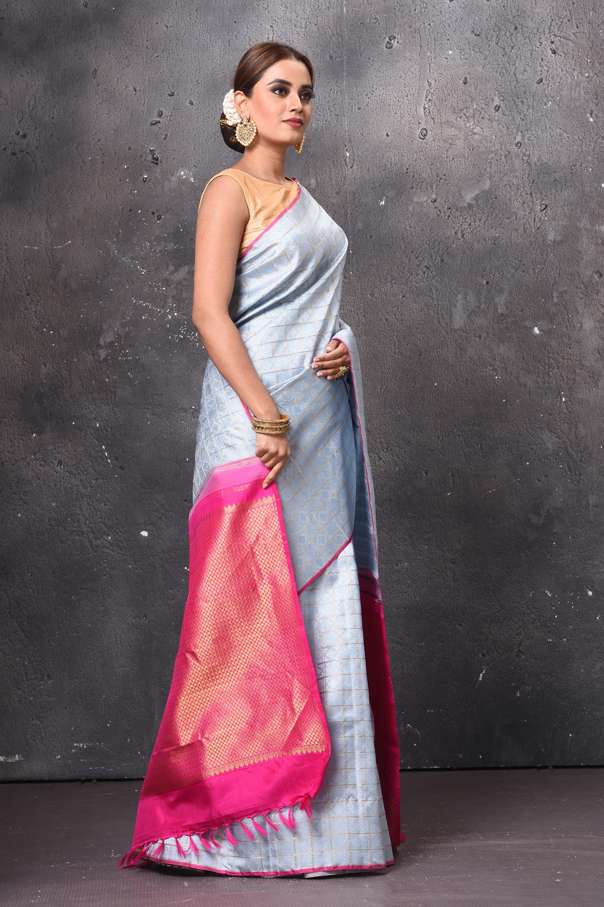 Buy stunning powder blue Kanjeevaram silk sari online in USA with pink zari pallu. Look elegant on festive occasions in beautiful designer sarees, pure silk sarees, Kanchipuram silk sarees, handloom sarees from Pure Elegance Indian fashion store in USA.-side