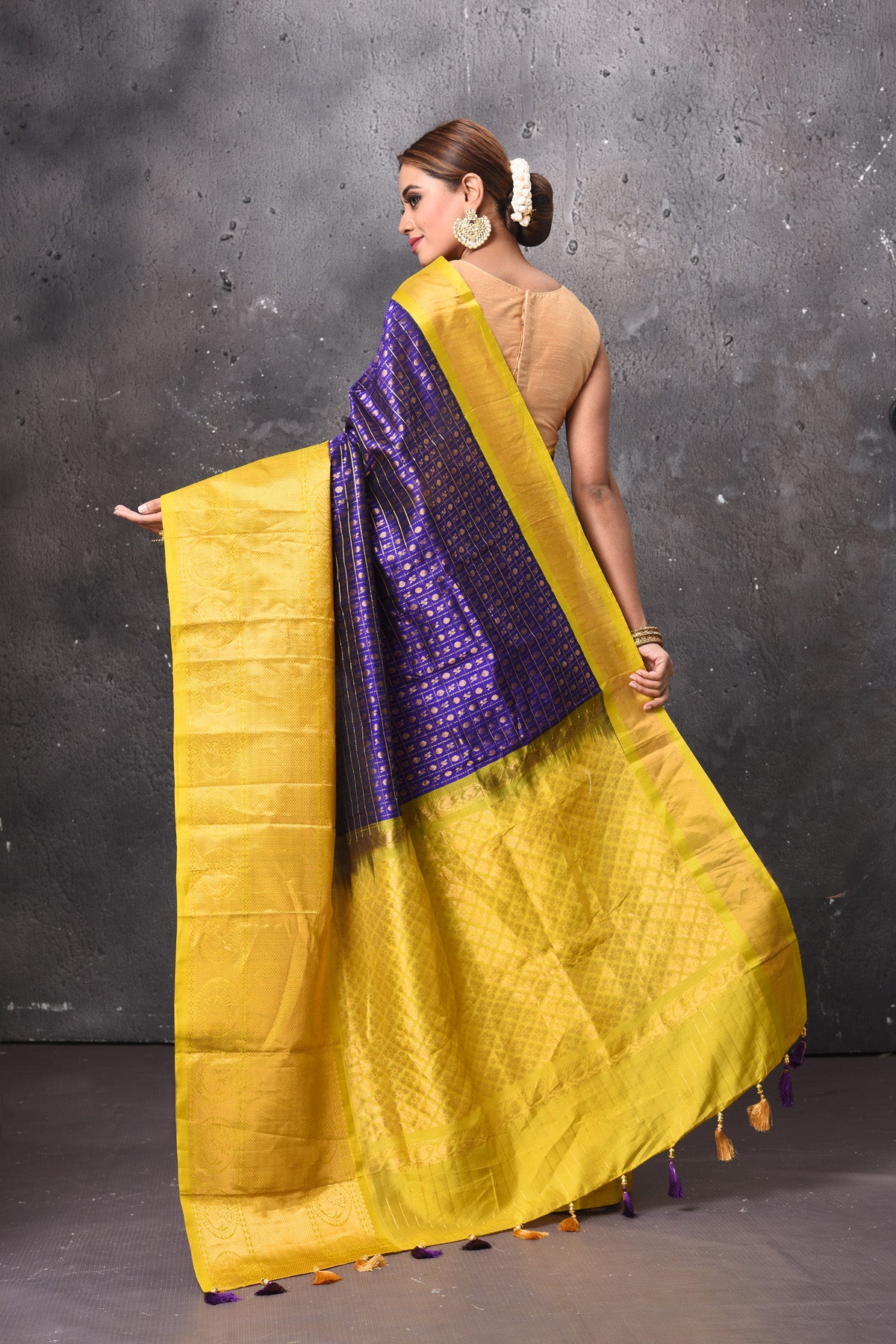 Buy stunning purple zari work Kanjeevaram silk sari online in USA with yellow zari border. Look elegant on festive occasions in beautiful designer sarees, pure silk sarees, Kanchipuram silk sarees, handloom sarees from Pure Elegance Indian fashion store in USA.-back