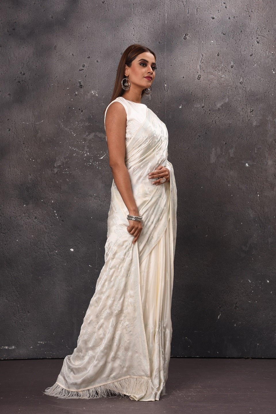 Likha Embroidered Sarees : Buy Likha Off-White Georgette Embroidered Saree  with Scalloping and Unstitched Blouse Online|Nykaa Fashion