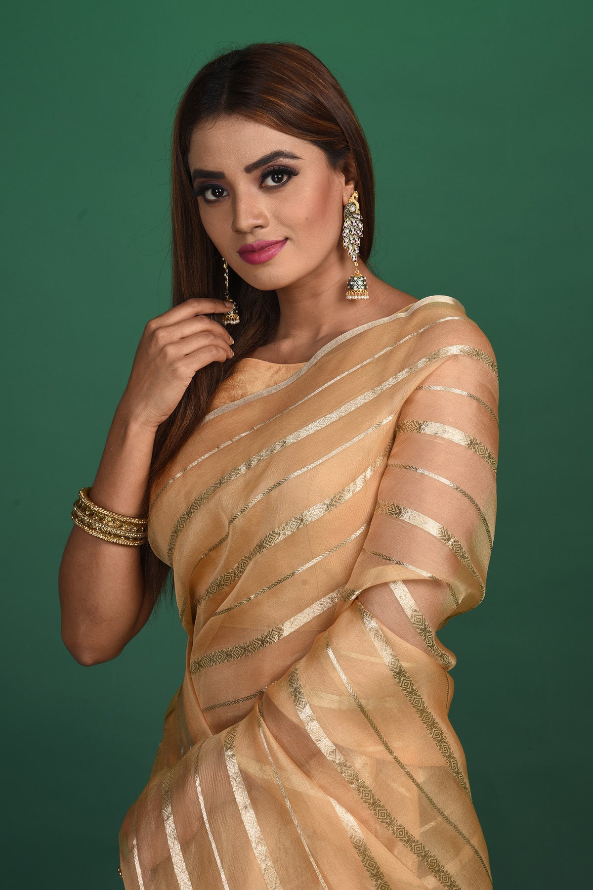 Buy stunning cream organza saree online in USA with multicolor blouse. Slay ethnic style on special occasions with beautiful designer sarees, handwoven sarees, embroidered sarees, party wear sarees, Bollywood sarees from Pure Elegance Indian saree store in USA.-closeup