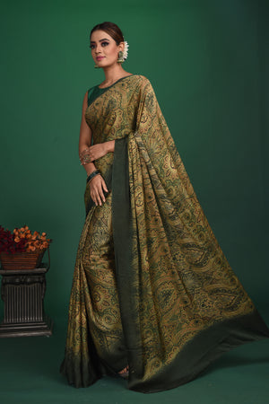 Buy stunning green printed crepe satin saree online in USA. Be a vision of style and elegance at parties and special occasions in beautiful designer sarees, embroidered sarees, printed sarees, satin saris from Pure Elegance Indian fashion store in USA.-pallu