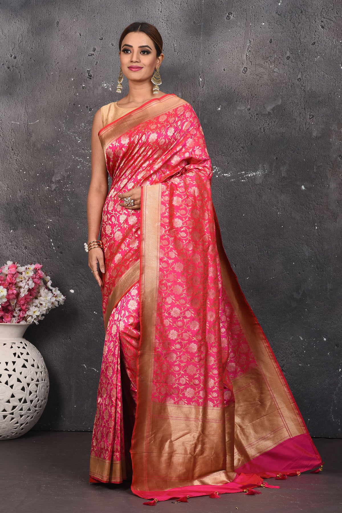 Shop thos elegant pink woven banarasi silk saree with golden zari work online in USA. With exquisite design spread across the length of the saree, it is perfect for any occasion which has a beautiful floral pattern zari work with blend of gold colour. Pair this silk banarasi silk sari with heels and a moti necklace from Pure Elegance Indian fashion store in USA.- Full view.