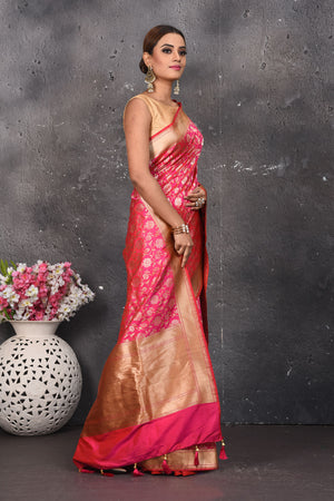 Shop thos elegant pink woven banarasi silk saree with golden zari work online in USA. With exquisite design spread across the length of the saree, it is perfect for any occasion which has a beautiful floral pattern zari work with blend of gold colour. Pair this silk banarasi silk sari with heels and a moti necklace from Pure Elegance Indian fashion store in USA.- Side view with pallu.