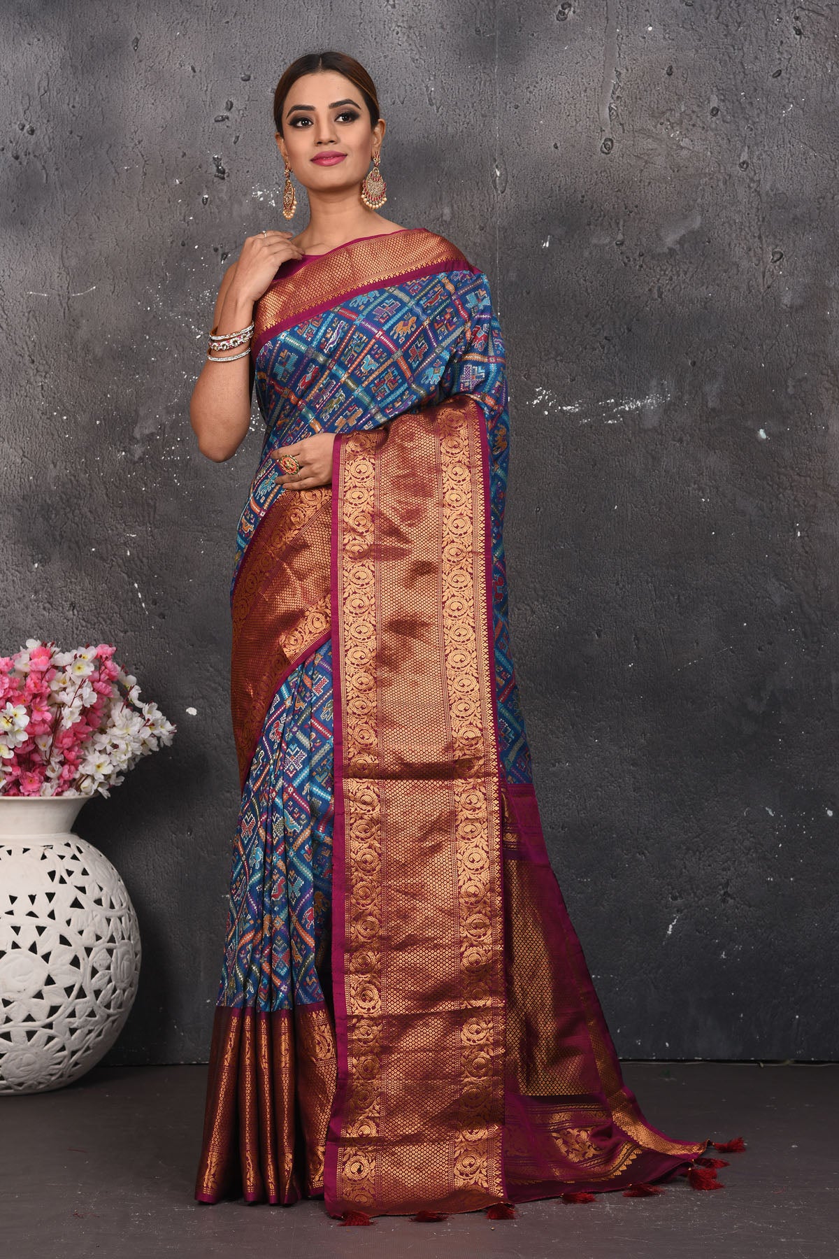 Buy this royal banarasi silk saree with pashmina weaving adorned with antique zari work online in USA which has crafted by skilled weaver of Banaras with elegance and grace, this saree is definitely the epitome of beauty and a must have in your collection. Buy designer handwoven banarasi pashmina sari with any blouse from Pure Elegance Indian saree store in USA.- Full view.