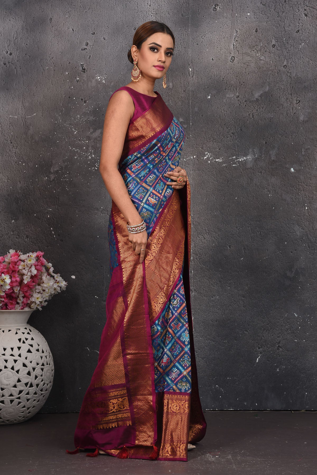 Buy this royal banarasi silk saree with pashmina weaving adorned with antique zari work online in USA which has crafted by skilled weaver of Banaras with elegance and grace, this saree is definitely the epitome of beauty and a must have in your collection. Buy designer handwoven banarasi pashmina sari with any blouse from Pure Elegance Indian saree store in USA.- Side view.