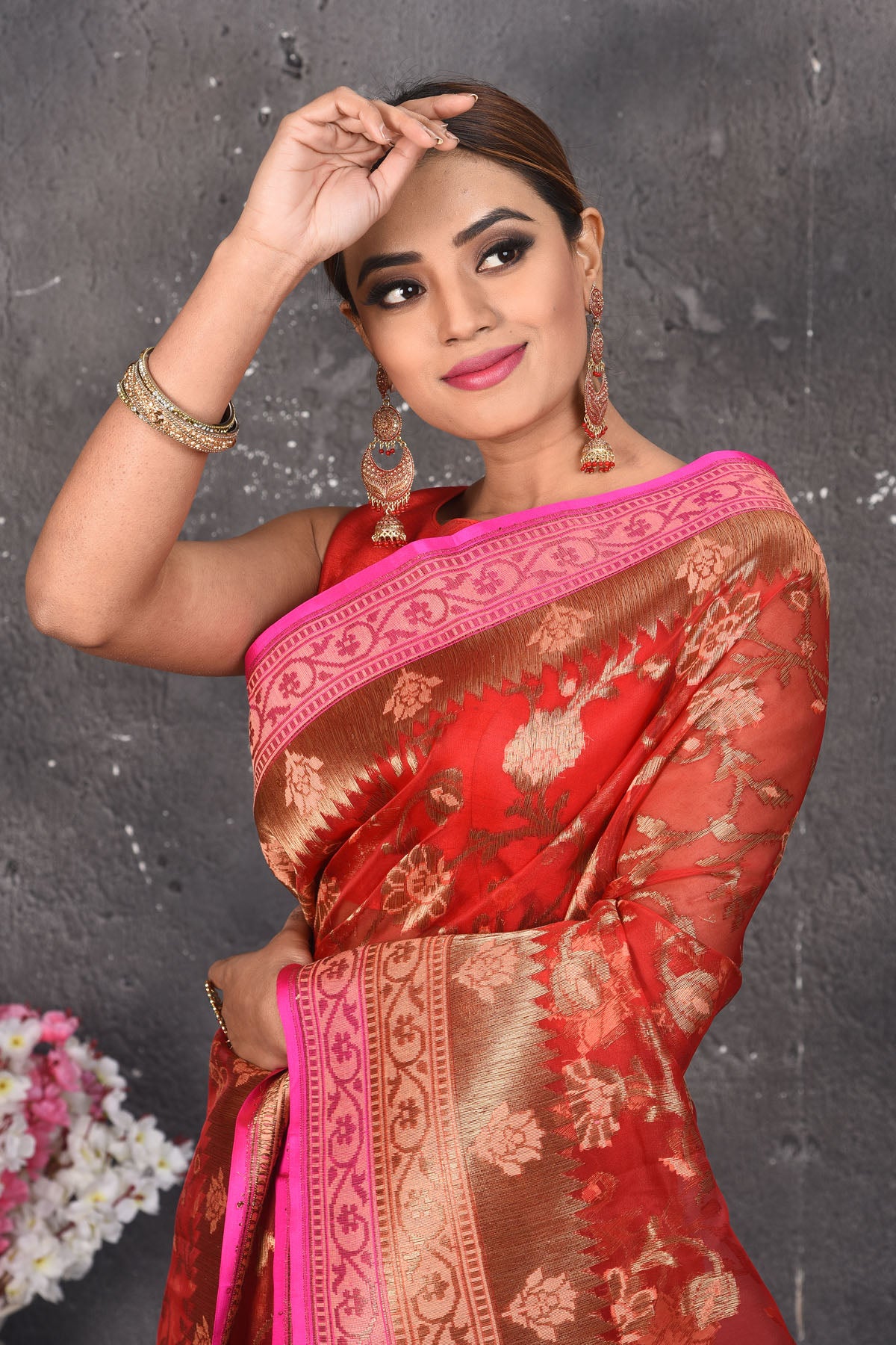 Buy this dazzling red kora silk handloom banarasi saree adorned with stunning resham and intricate Meenakari detailing along the border and pallu online in USA.  This Red color kora silk handloom Banarasi saree with pink-golden zari border in the comes with Unstitched blouse. Add this kora silk lace designer sari from Pure Elegance Indian fashion store in USA.- Close up.