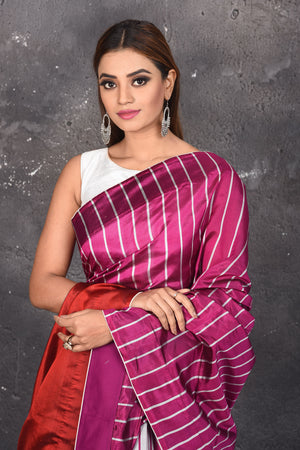 Shop stunning magenta and grey matka silk sari online in USA. Keep your ethnic wardrobe up to date with latest designer sarees, pure silk sarees, Kanchipuram silk sarees, handwoven saris, tussar silk sarees, embroidered saris from Pure Elegance Indian saree store in USA.-closeup