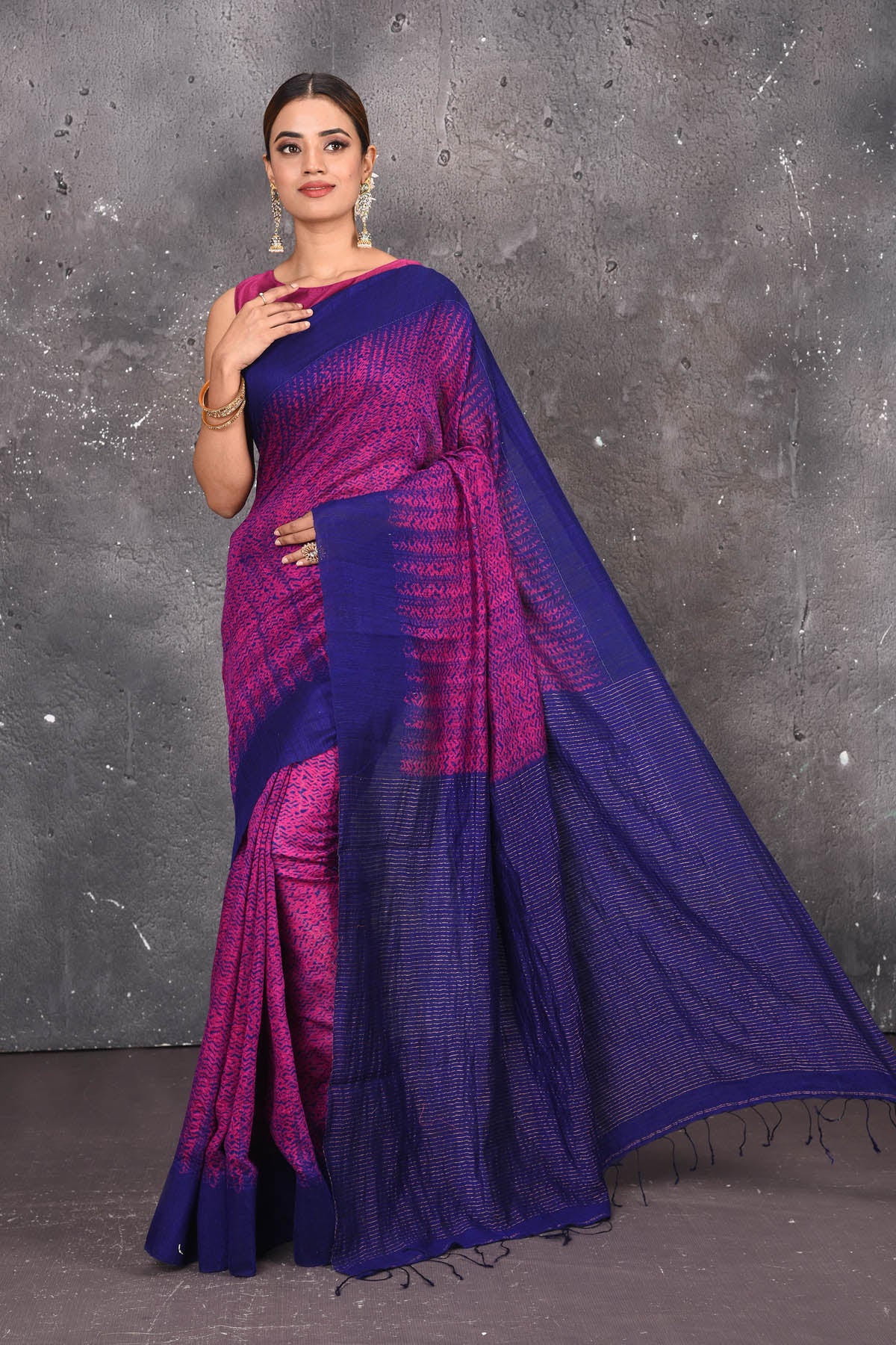 Shop this elegant blue-pink handloom shibori tussar saree online in USA which is handcrafted from fine silk tussar fabric, this tie and dye saree brings out the nature of flow. You can pair this beautiful shibori print with minimal jewellery for a casual day outfit. Add this plain shibori saree to your collection from Pure Elegance Indian fashion store in USA.- Full view with open pallu.