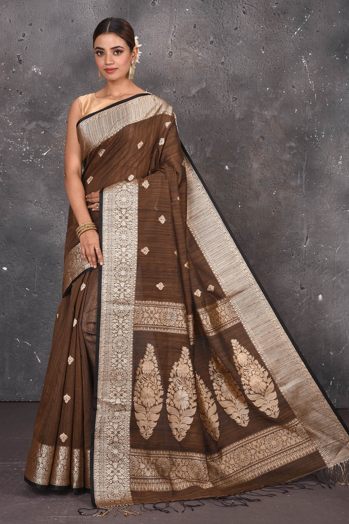 Buy elegant brown zari woven matka Silk Banarasi saree with zari broad border online in USA which has crafted by skilled weaver of Banaras with elegance and grace, this saree is definitely the epitome of beauty and a must have in your collection. Buy designer handwoven banarasi brocade sari with any blouse from Pure Elegance Indian saree store in USA. -Full view with open pallu.