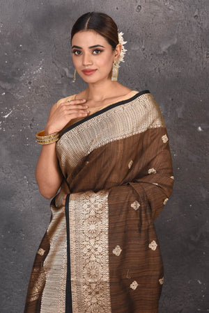 Buy elegant brown zari woven matka Silk Banarasi saree with zari broad border online in USA which has crafted by skilled weaver of Banaras with elegance and grace, this saree is definitely the epitome of beauty and a must have in your collection. Buy designer handwoven banarasi brocade sari with any blouse from Pure Elegance Indian saree store in USA. -Close up.