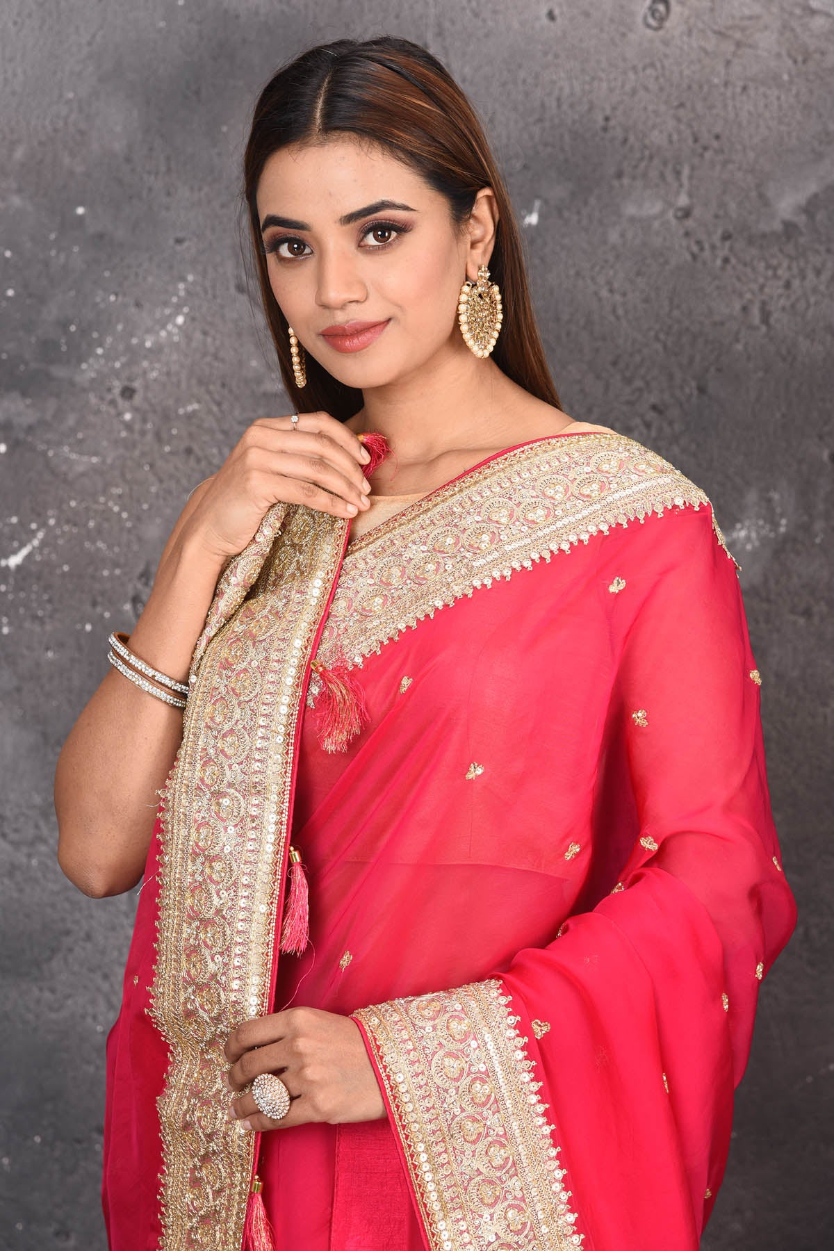 Shop exquisite pink georgette banarasi designer saree with golden heavy Border online in USA which has crafted by skilled weaver of Banaras with elegance and grace, this saree is definitely the epitome of beauty and a must have in your collection. Buy designer handwoven banarasi georgette sari with any blouse from Pure Elegance Indian saree store in USA.-Close up.
