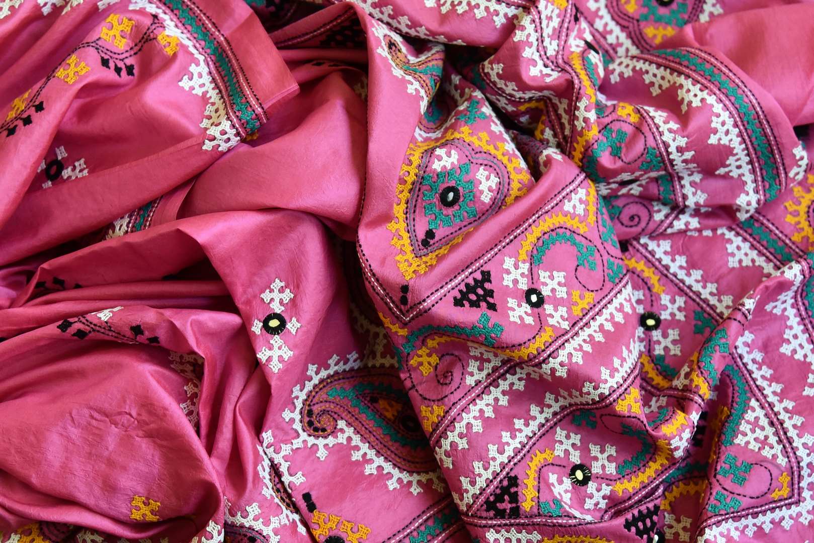 Buy stunning pink Bangalore silk saree online in USA with hand work. Look elegant on special occasions in beautiful printed sarees, silk sarees, tussar sarees, handloom sarees, Kanchipuram sarees from Pure Elegance Indian saree store in USA.-details