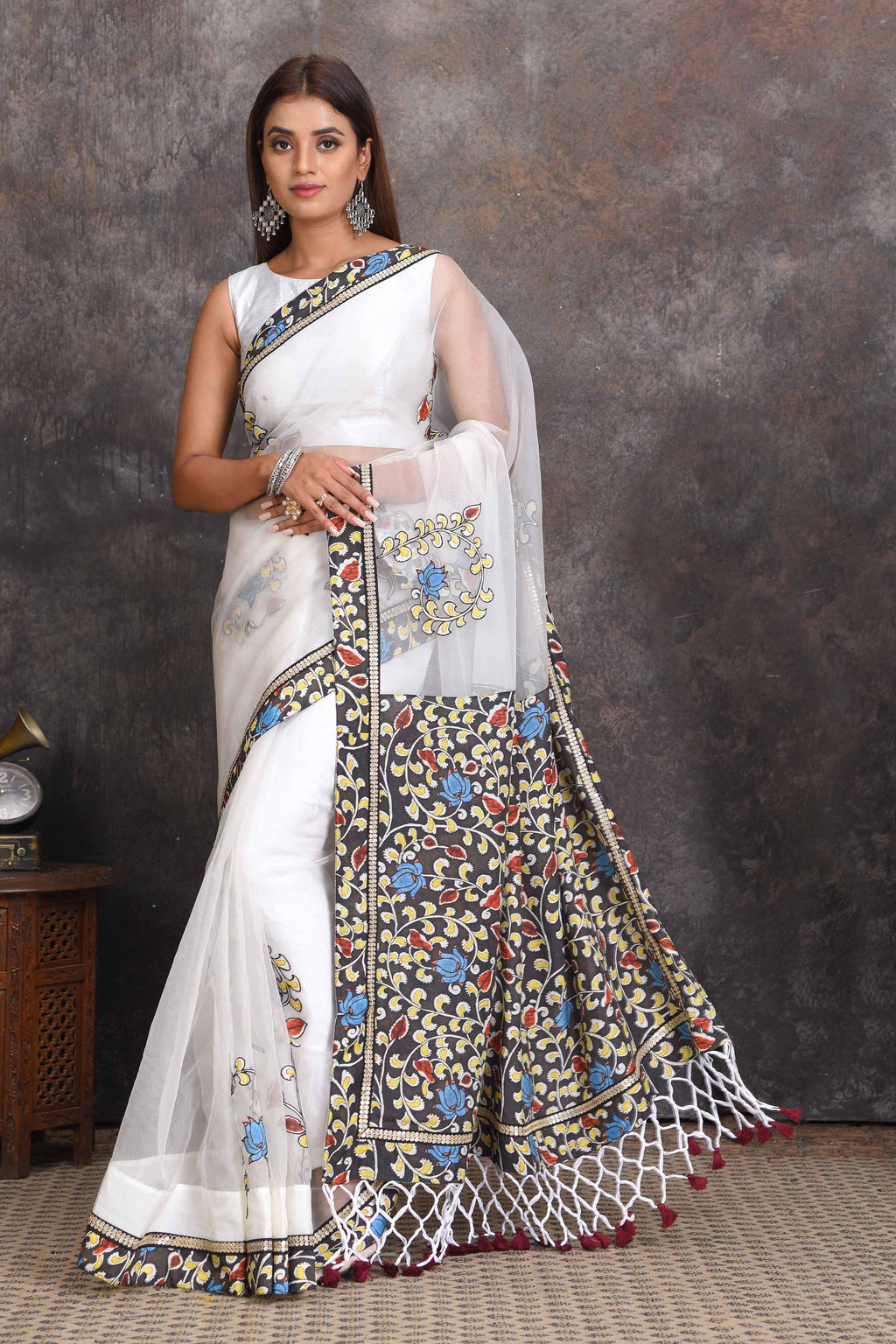 Shop beautiful off-white Kalamkari organza sari online in USA with designer saree blouse. Set a style statement on special occasions in exquisite designer sarees, handwoven sarees, georgette sarees, embroidered sarees, Banarasi saree, pure silk saris, tussar sarees from Pure Elegance Indian saree store in USA.-full view