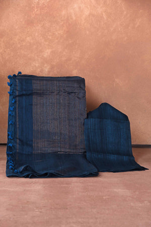 Buy dark blue matka silk sari online in USA with light zari pallu. Keep your ethnic wardrobe up to date with latest designer sarees, pure silk saris, Kanchipuram silk sarees, handwoven sarees, tussar silk saris, embroidered sarees, soft silk sarees from Pure Elegance Indian saree store in USA.-blouse