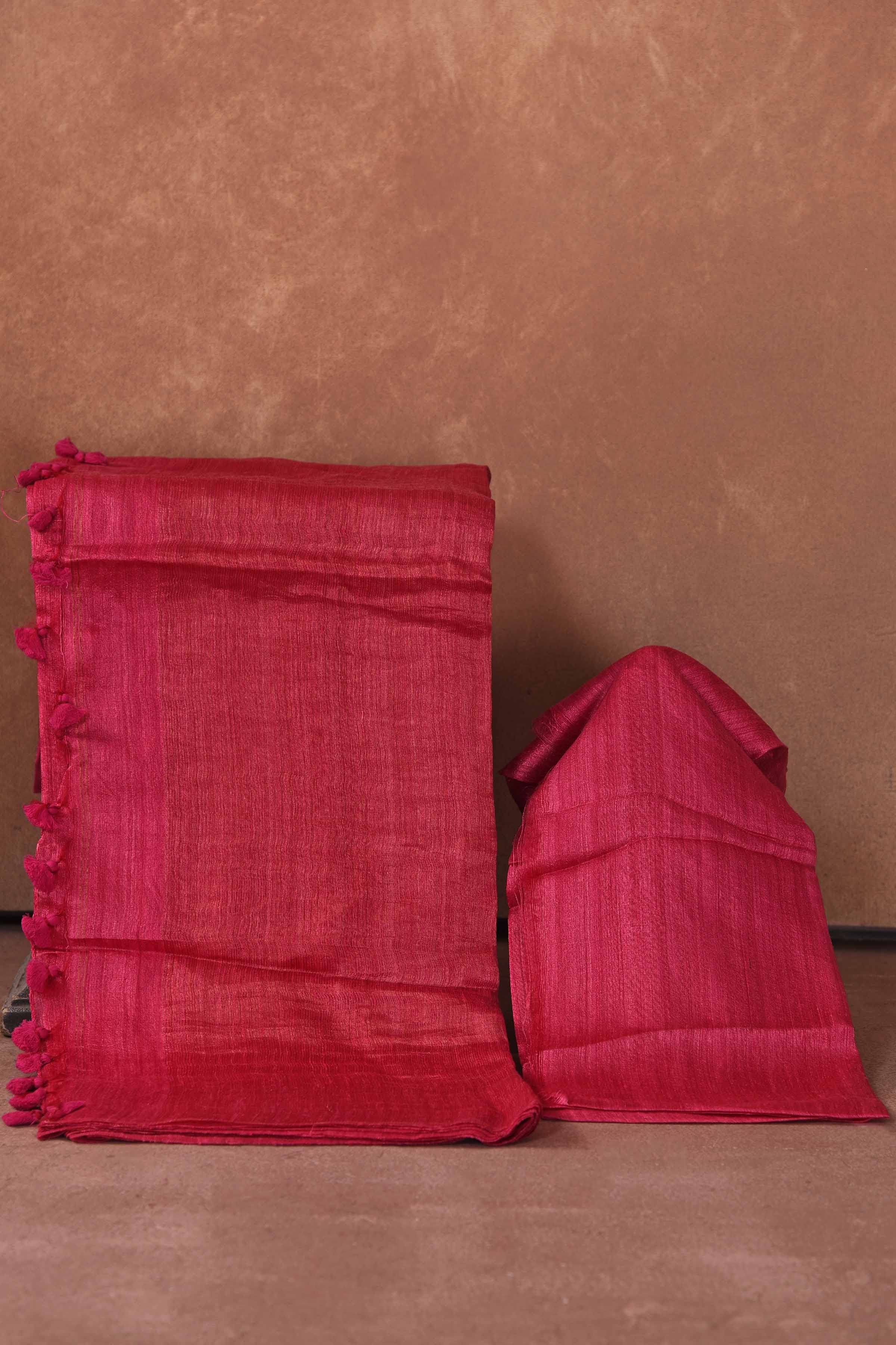 Buy pink matka silk saree online in USA with light zari pallu. Keep your ethnic wardrobe up to date with latest designer sarees, pure silk saris, Kanchipuram silk sarees, handwoven sarees, tussar silk saris, embroidered sarees, soft silk sarees from Pure Elegance Indian saree store in USA.-blouse