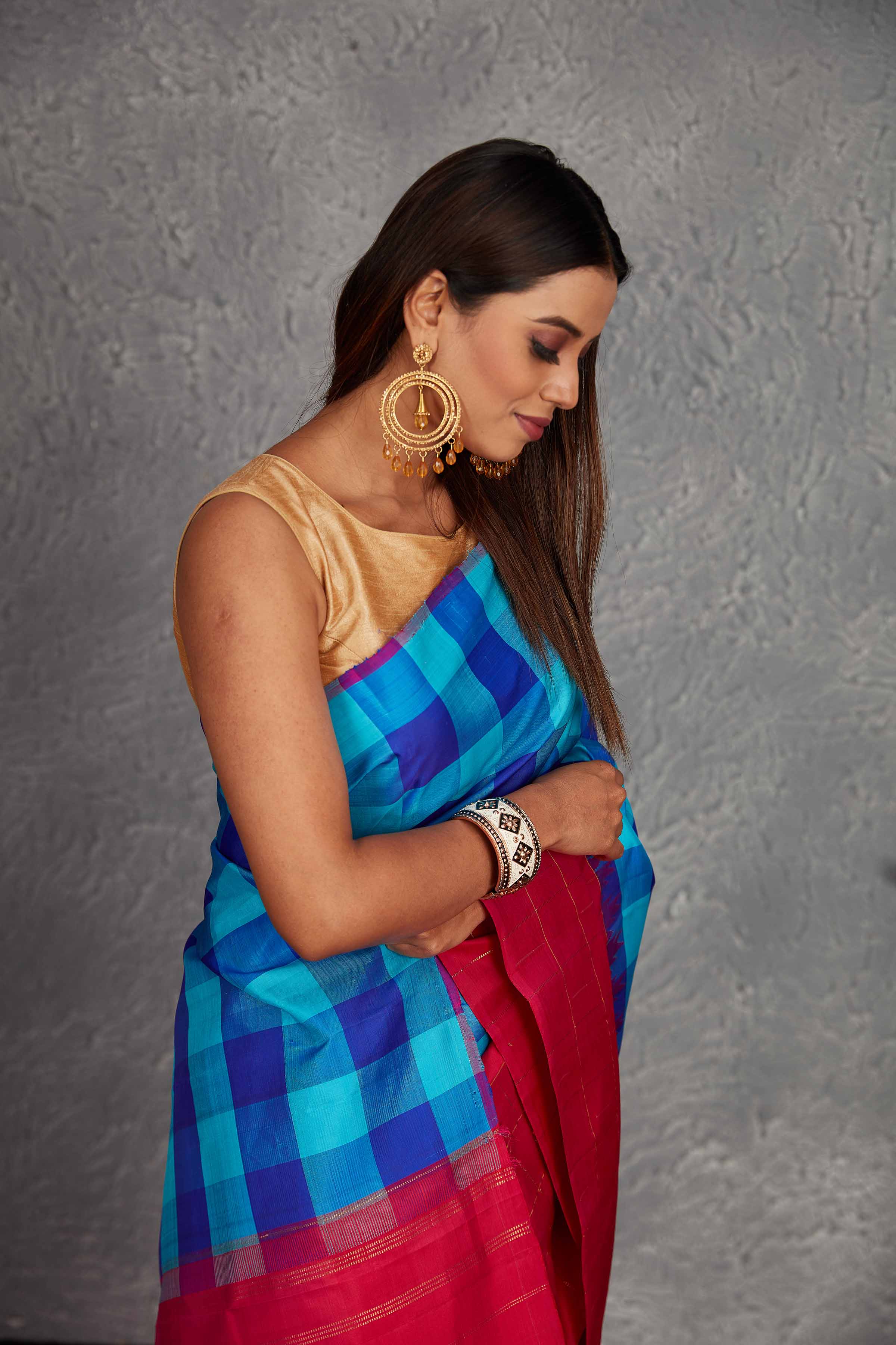 Buy beautiful blue checker Kanjivaram silk sari online in USA with pink border. Get festive ready in beautiful Kanchipuram silk saris, pure silk sarees, soft silk sarees, tussar silk saris, handwoven sarees, chanderi silk sarees from Pure Elegance Indian fashion store in USA.-closeup