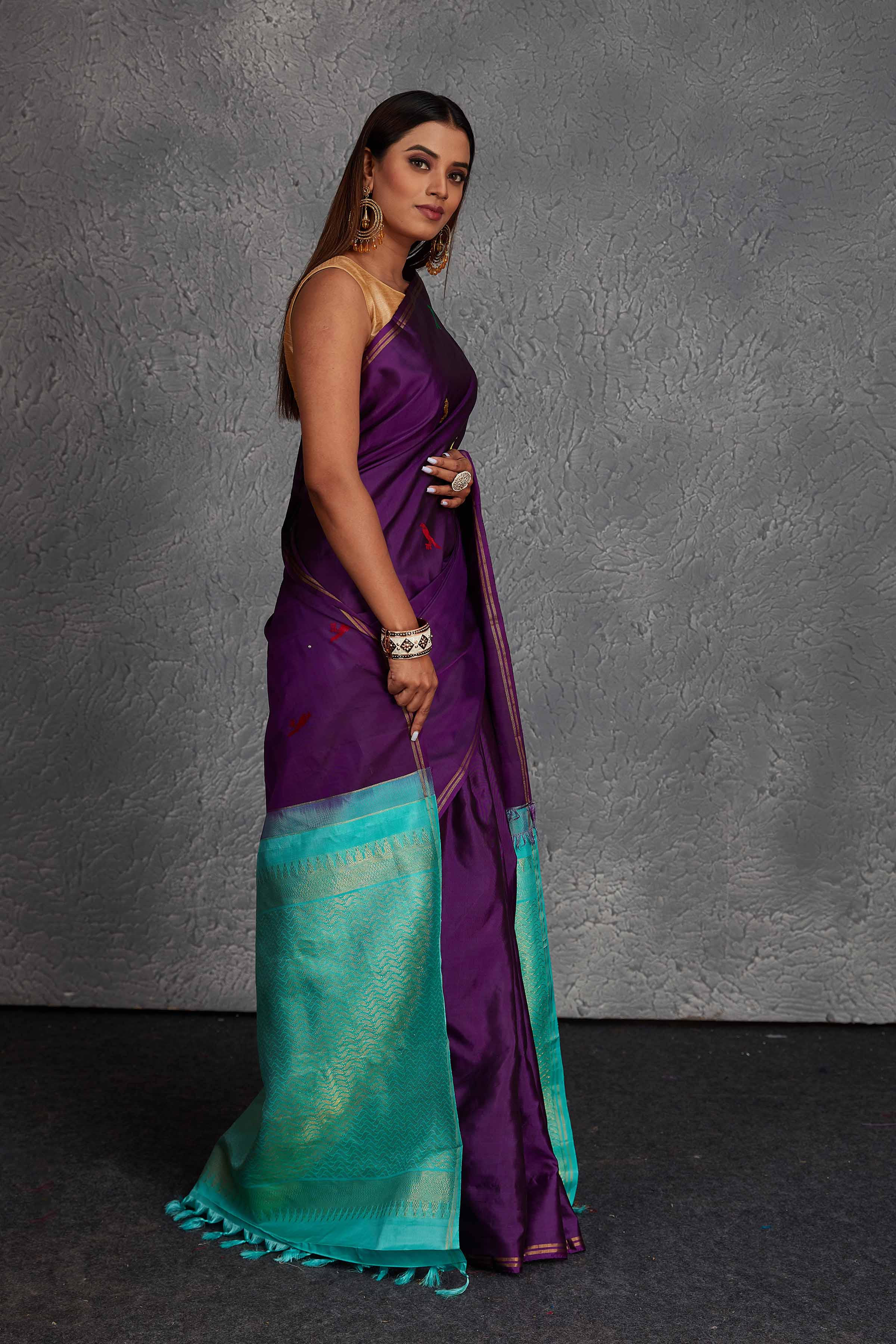 Buy beautiful purple borderless Kanchirpuram silk sari online in USA with sea green pallu. Get festive ready in beautiful Kanchipuram silk saris, pure silk sarees, soft silk sarees, tussar silk saris, handwoven sarees, chanderi silk sarees from Pure Elegance Indian fashion store in USA.-side