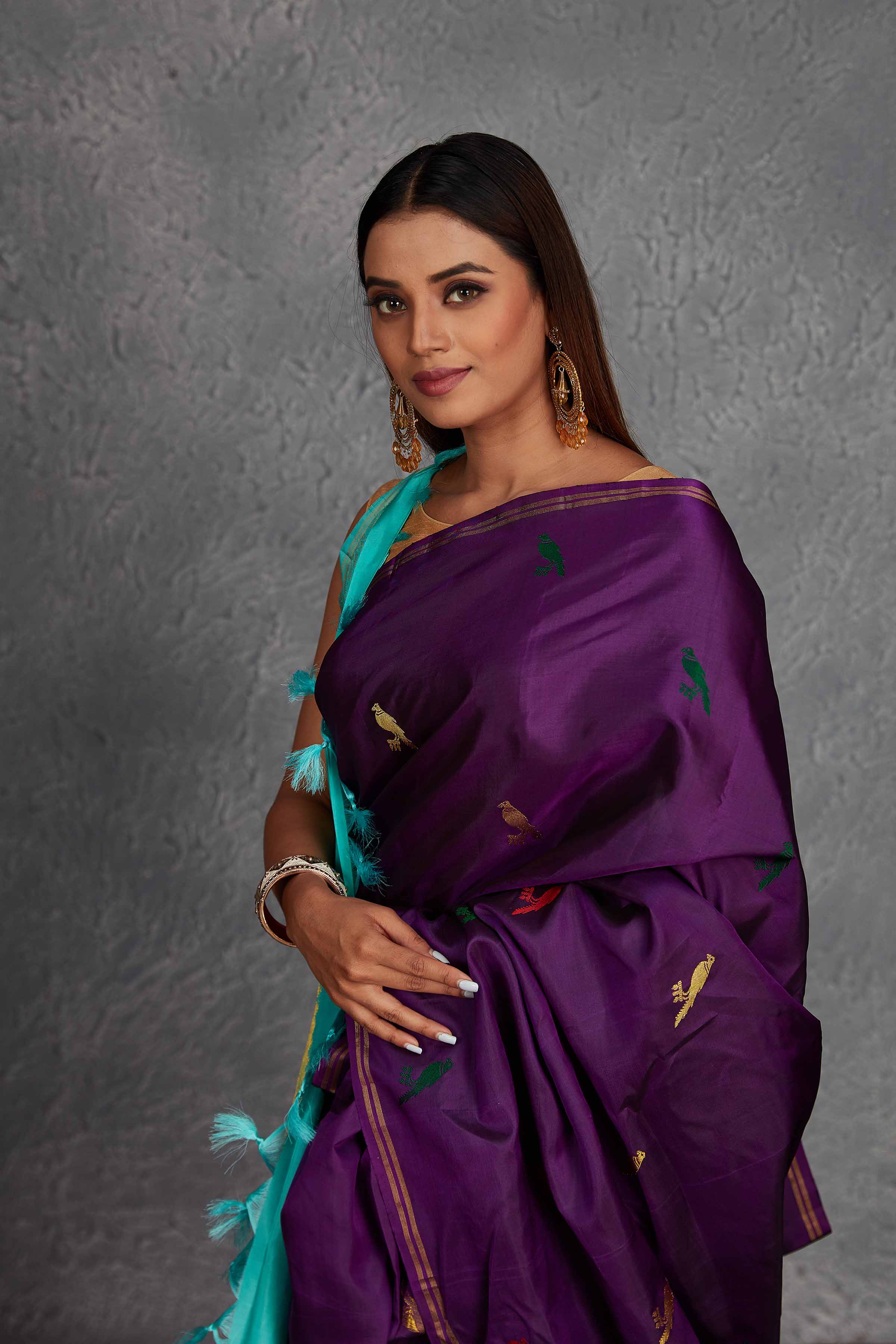 Buy beautiful purple borderless Kanchirpuram silk sari online in USA with sea green pallu. Get festive ready in beautiful Kanchipuram silk saris, pure silk sarees, soft silk sarees, tussar silk saris, handwoven sarees, chanderi silk sarees from Pure Elegance Indian fashion store in USA.-closeup