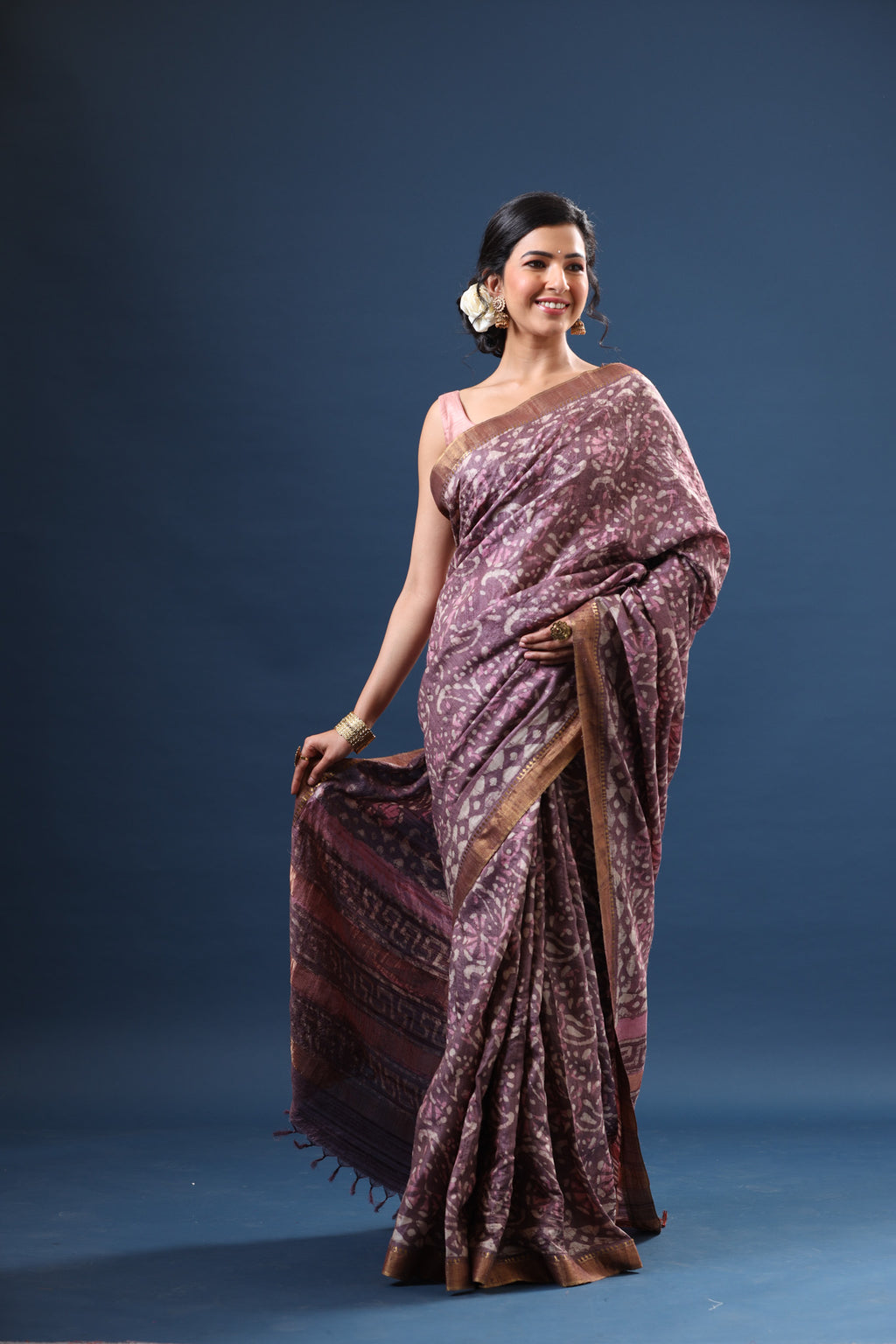 Shop mauve printed tussar silk sari online in USA with zari border. Make a fashion statement at weddings with stunning designer sarees, embroidered sarees with blouse, wedding sarees, handloom sarees from Pure Elegance Indian fashion store in USA.-full view