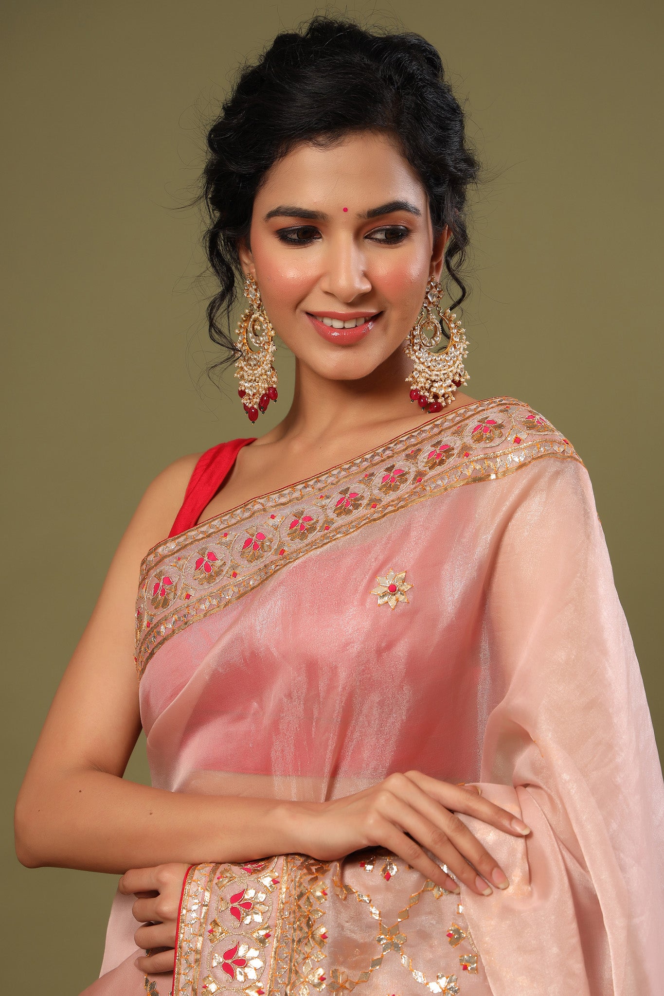 Shop light pink hand embroidery organza sari online in USA. Make a fashion statement at weddings with stunning designer sarees, embroidered sarees with blouse, wedding sarees, handloom sarees from Pure Elegance Indian fashion store in USA.-closeup