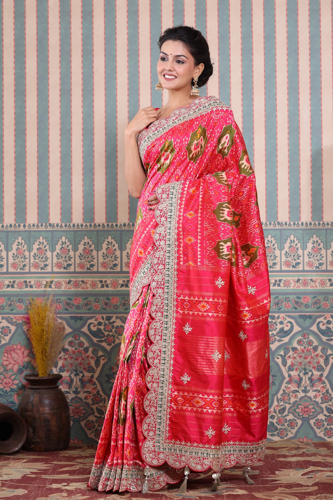 Buy pink Patola silk sari online in USA with embroidered scalloped border. Make a fashion statement at weddings with stunning designer sarees, embroidered sarees with blouse, wedding sarees, handloom sarees from Pure Elegance Indian fashion store in USA.-pallu