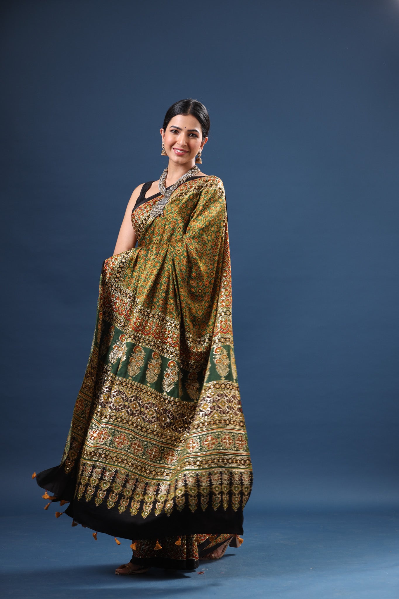 Buy beautiful mehendi green Ajrakh print modal silk sari online in USA. Make a fashion statement at weddings with stunning designer sarees, embroidered sarees with blouse, wedding sarees, handloom sarees from Pure Elegance Indian fashion store in USA.-pallu