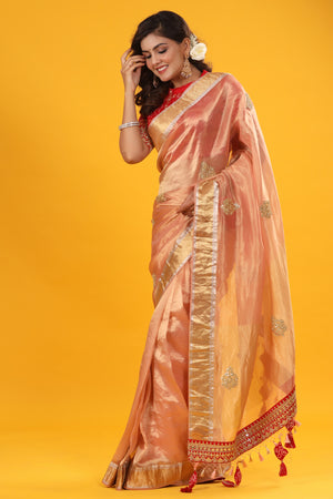 Shop peach golden organza Banarasi sari online in USA with zari border. Make a fashion statement at weddings with stunning designer sarees, embroidered sarees with blouse, wedding sarees, handloom sarees from Pure Elegance Indian fashion store in USA.-pallu