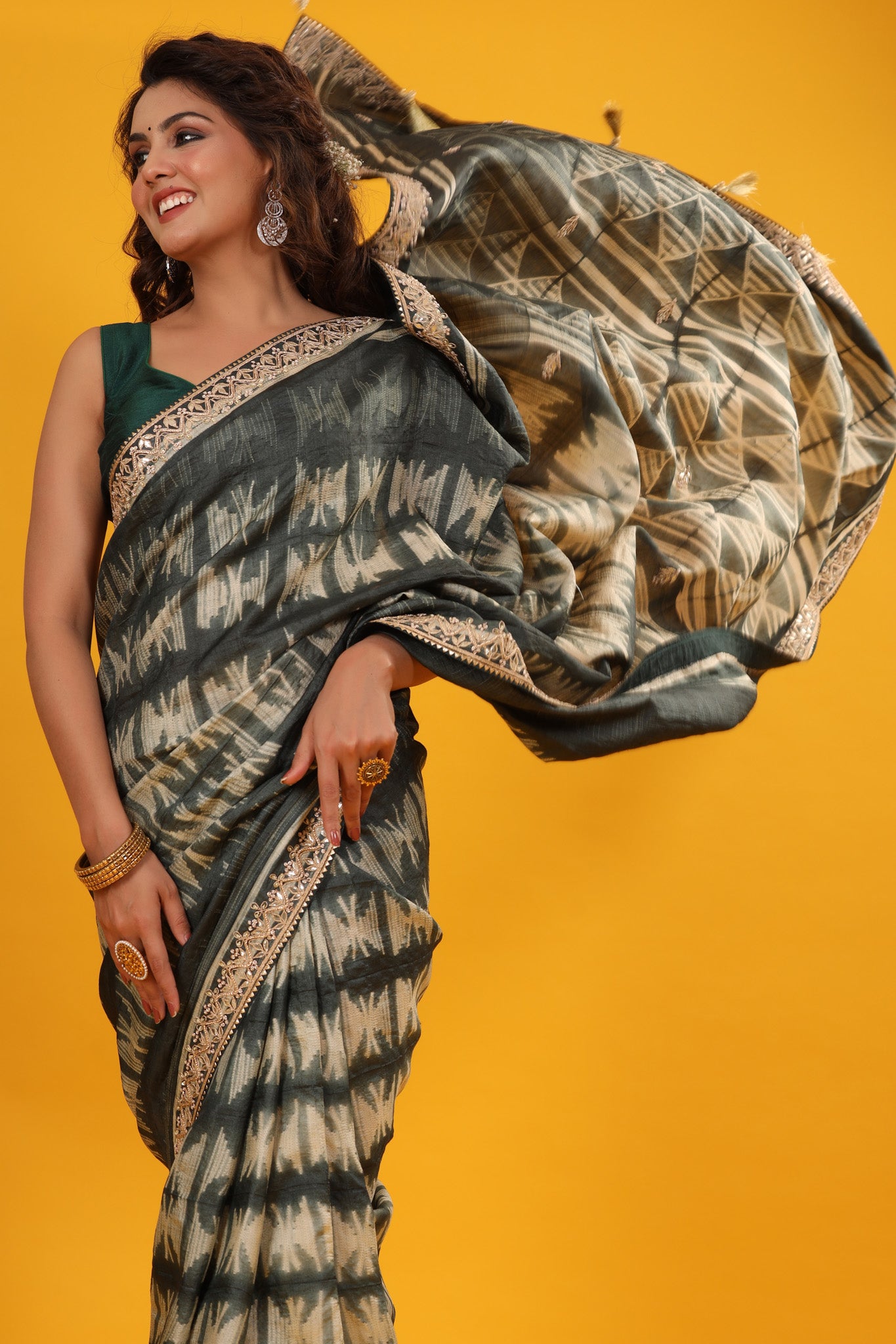 Buy grey printed tussar silk sari online in USA with embroidered border. Make a fashion statement at weddings with stunning designer sarees, embroidered sarees with blouse, wedding sarees, handloom sarees from Pure Elegance Indian fashion store in USA.-pallu